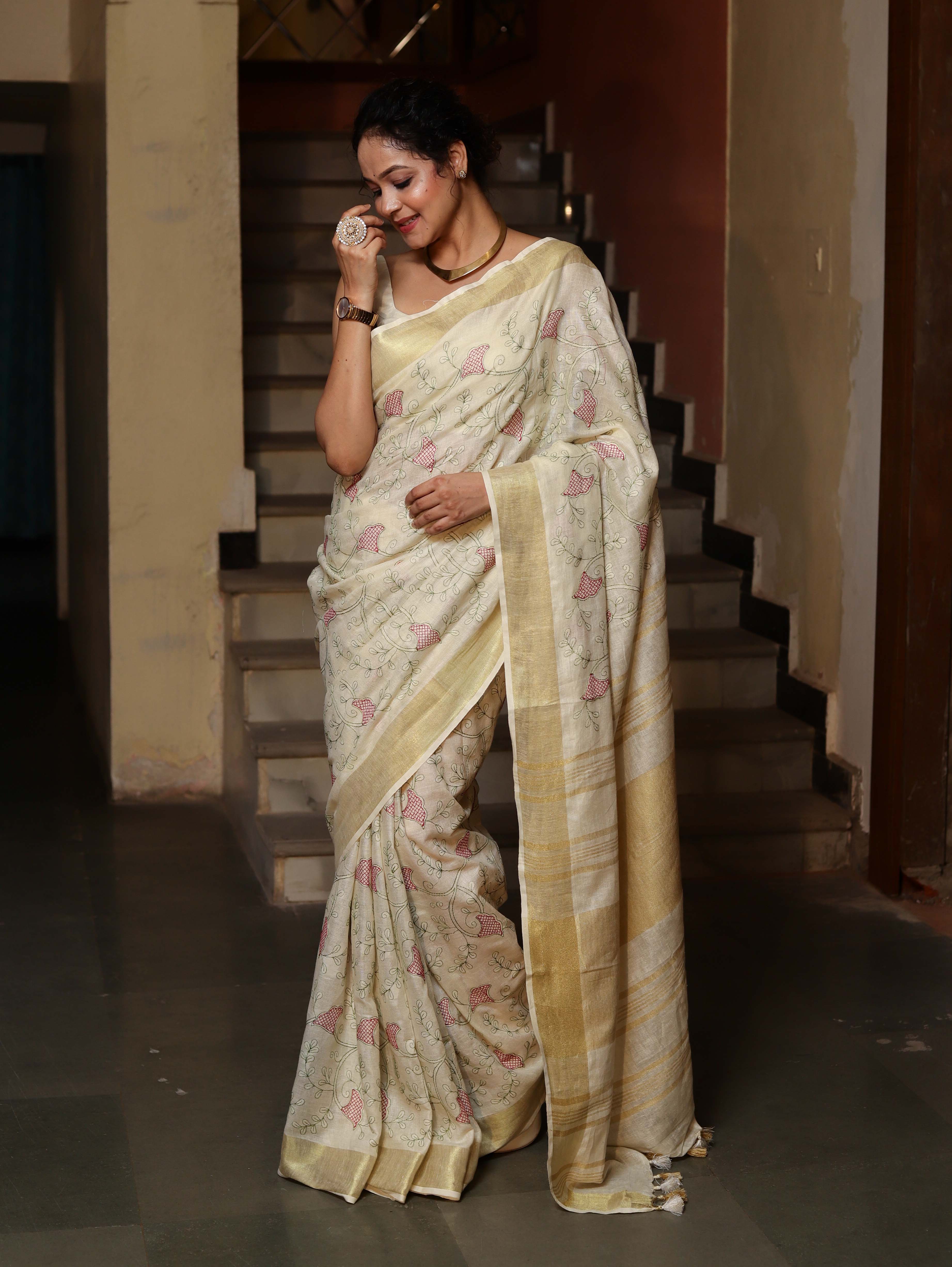 Bhagalpur Handloom Pure Linen Saree With Floral Thread Embroidery-Off White