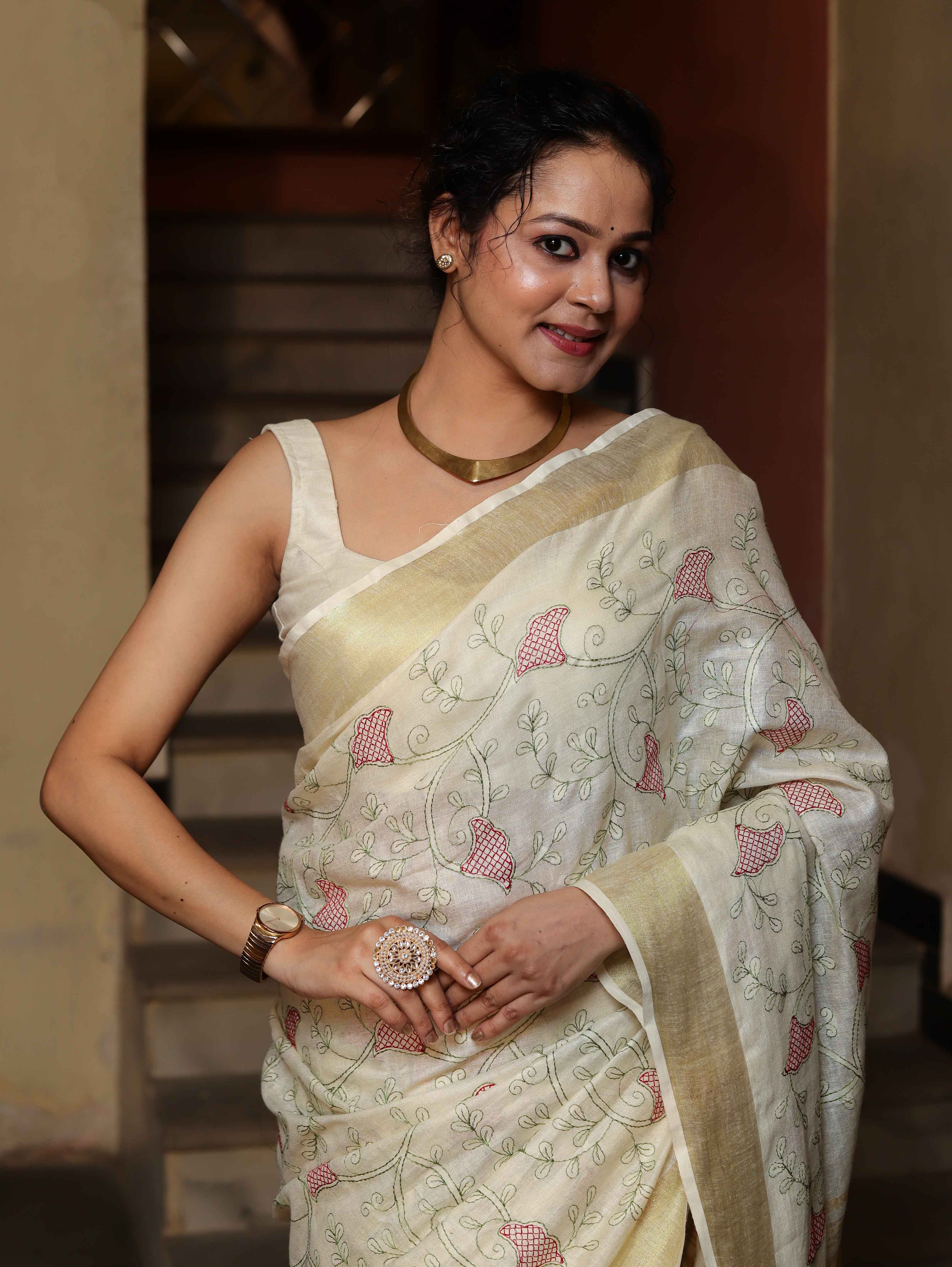 Bhagalpur Handloom Pure Linen Saree With Floral Thread Embroidery-Off White