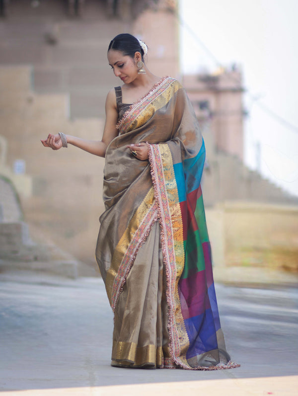 Banarasee Handloom Plain Tissue Saree With Multicolor Pallu Zari Border & Lace-Gold