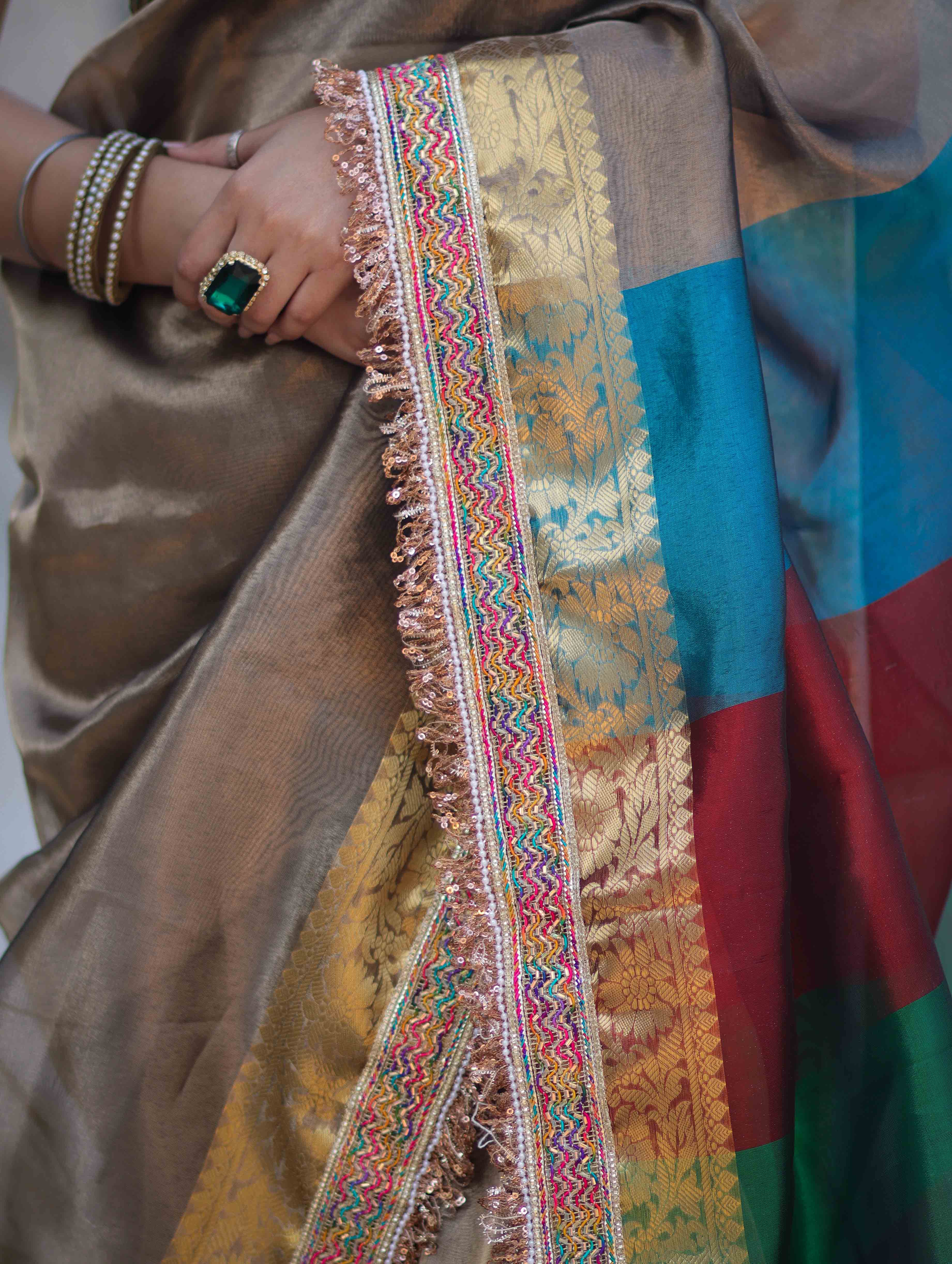 Banarasee Handloom Plain Tissue Saree With Multicolor Pallu Zari Border & Lace-Gold