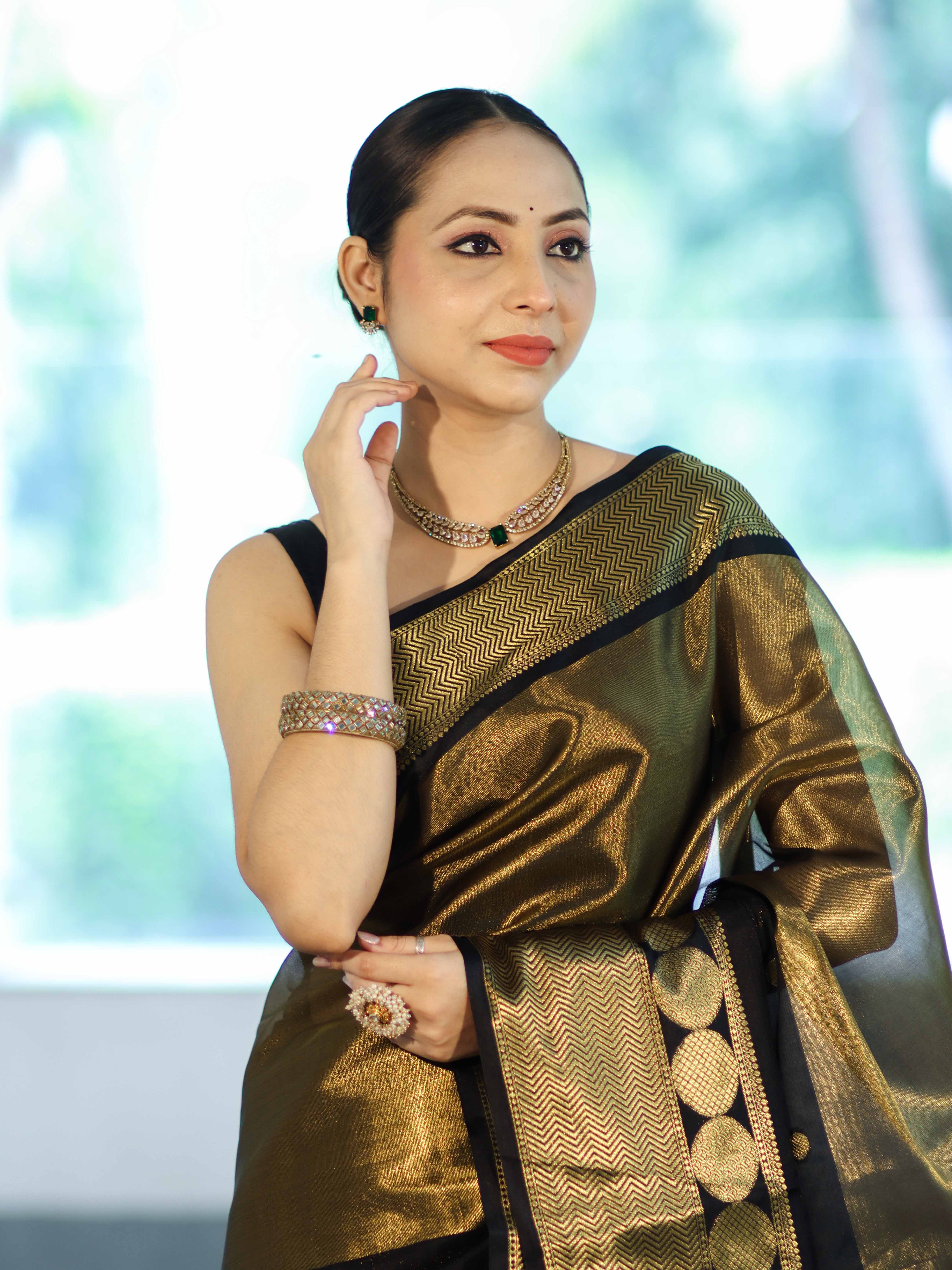 Banarasee Handloom Dual Color Tissue Silk Saree With Polka Dots Design & Border-Black & Gold
