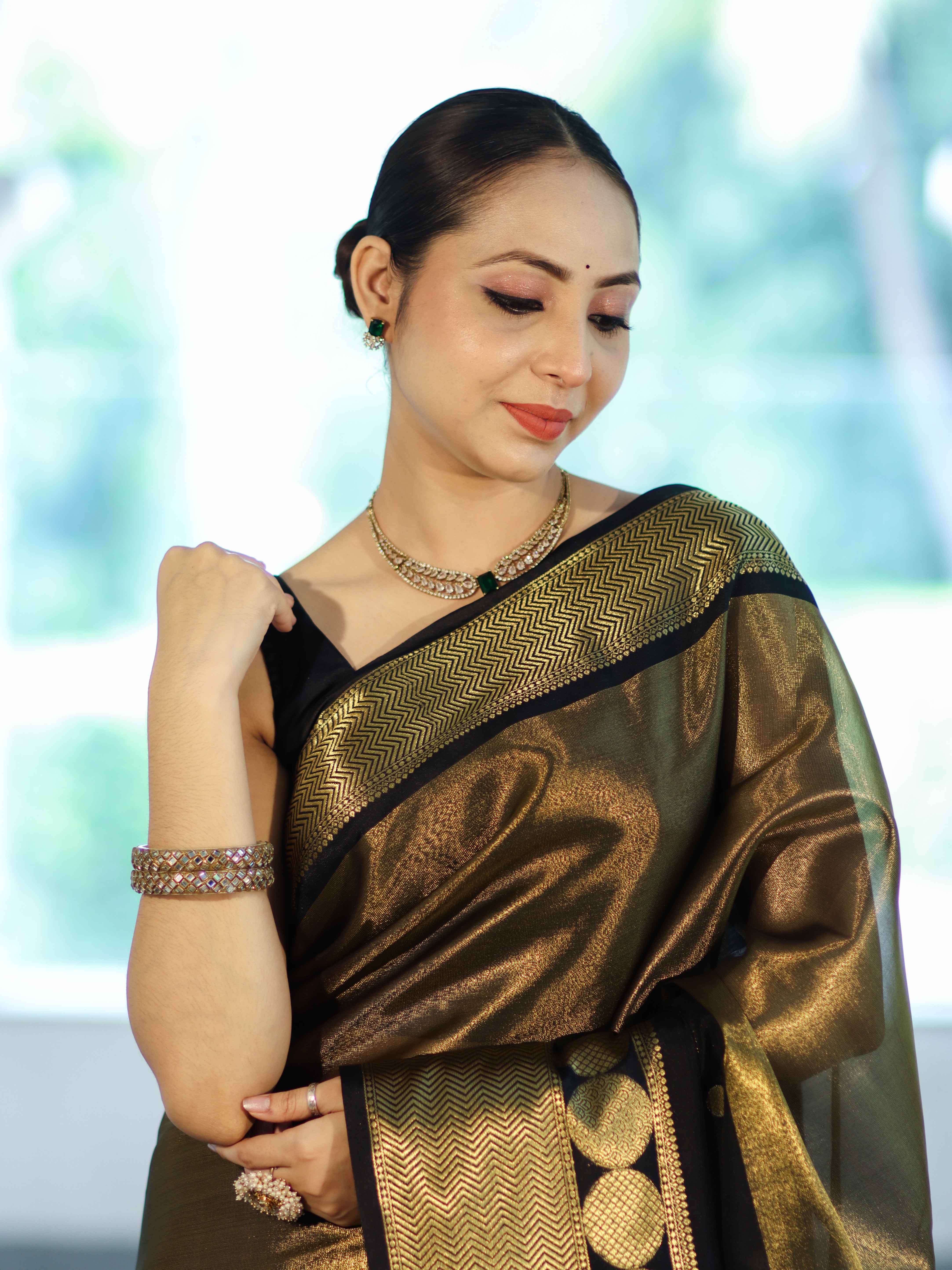 Banarasee Handloom Dual Color Tissue Silk Saree With Polka Dots Design & Border-Black & Gold