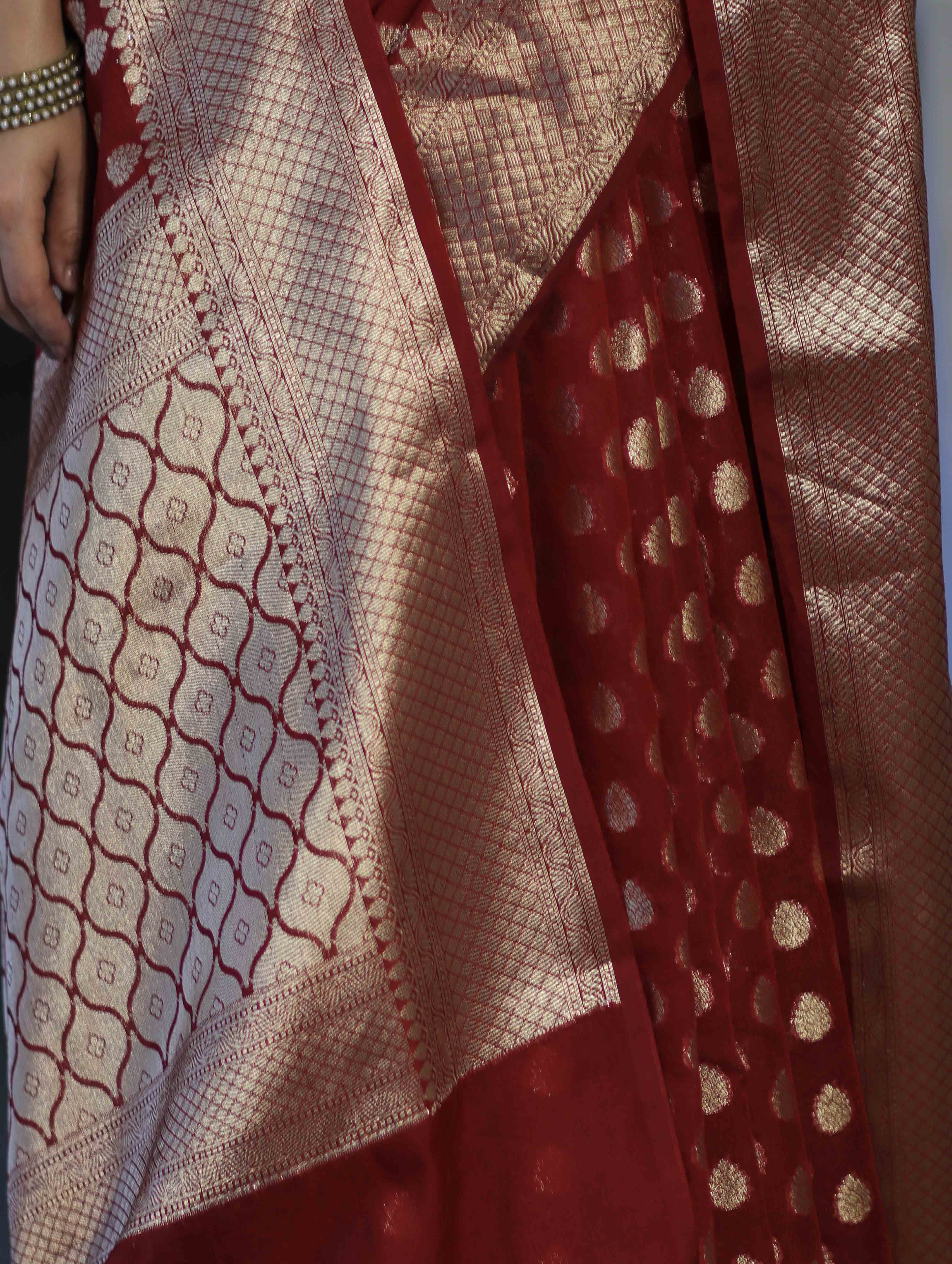Banarasee Handwoven Georgette Saree With Zari Buta Design & Border-Maroon