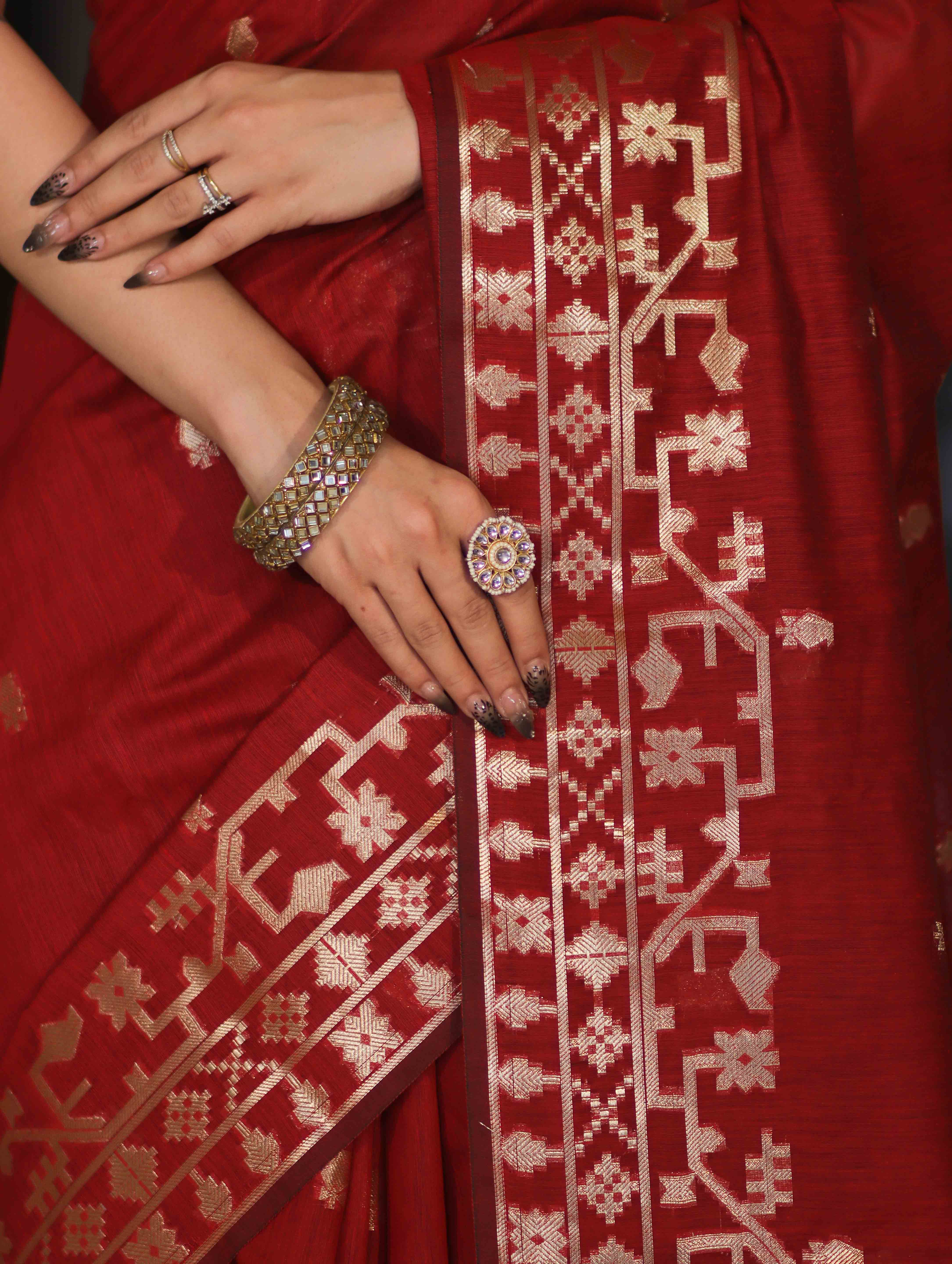 Banarasee Handloom Cotton Silk Saree With Zari Buti Deign & Geometric Border-Maroon