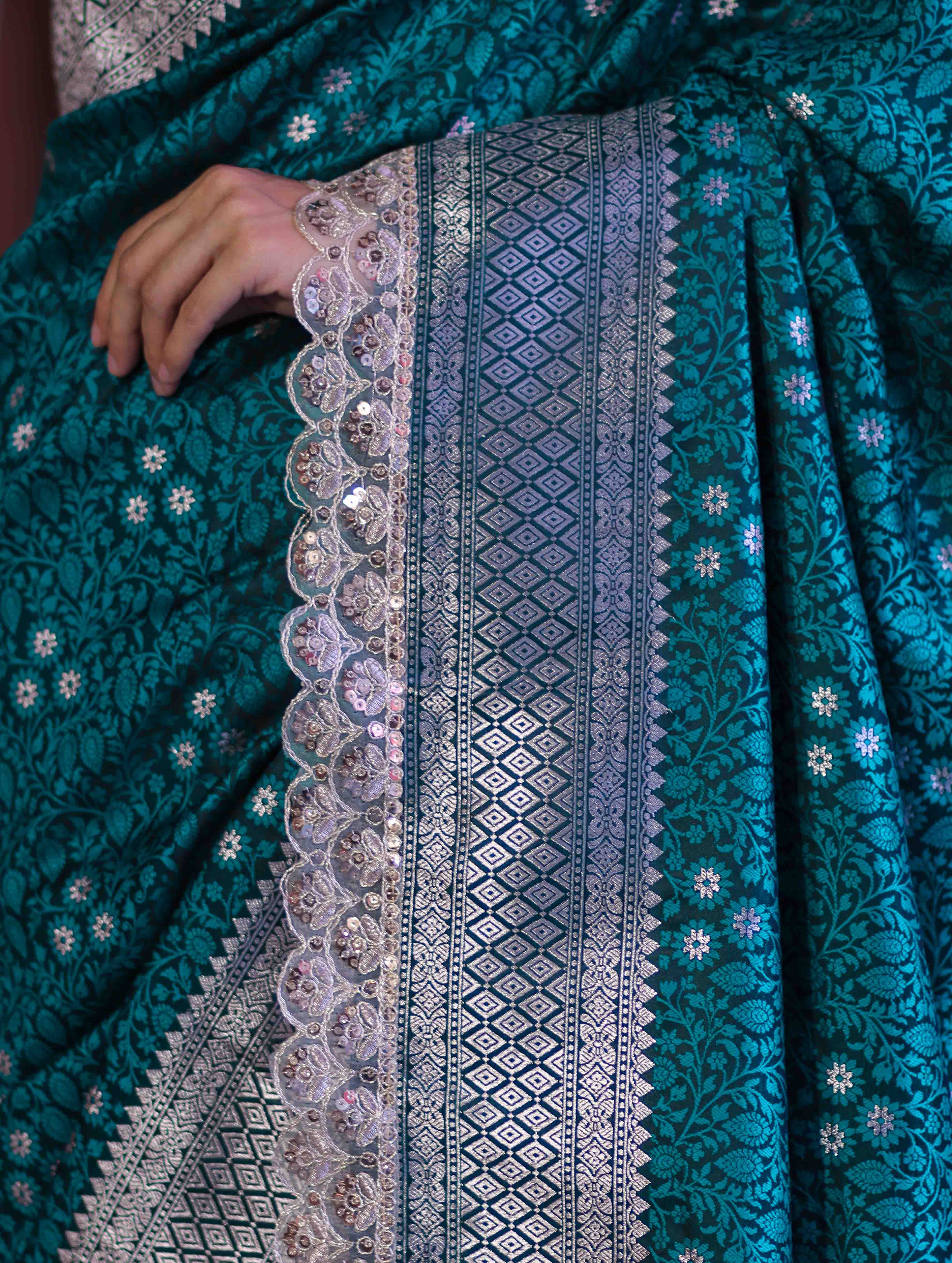 Banarasee Handloom Mashru Silk Saree With Tanchoi Work & Lace Border-Deep Green