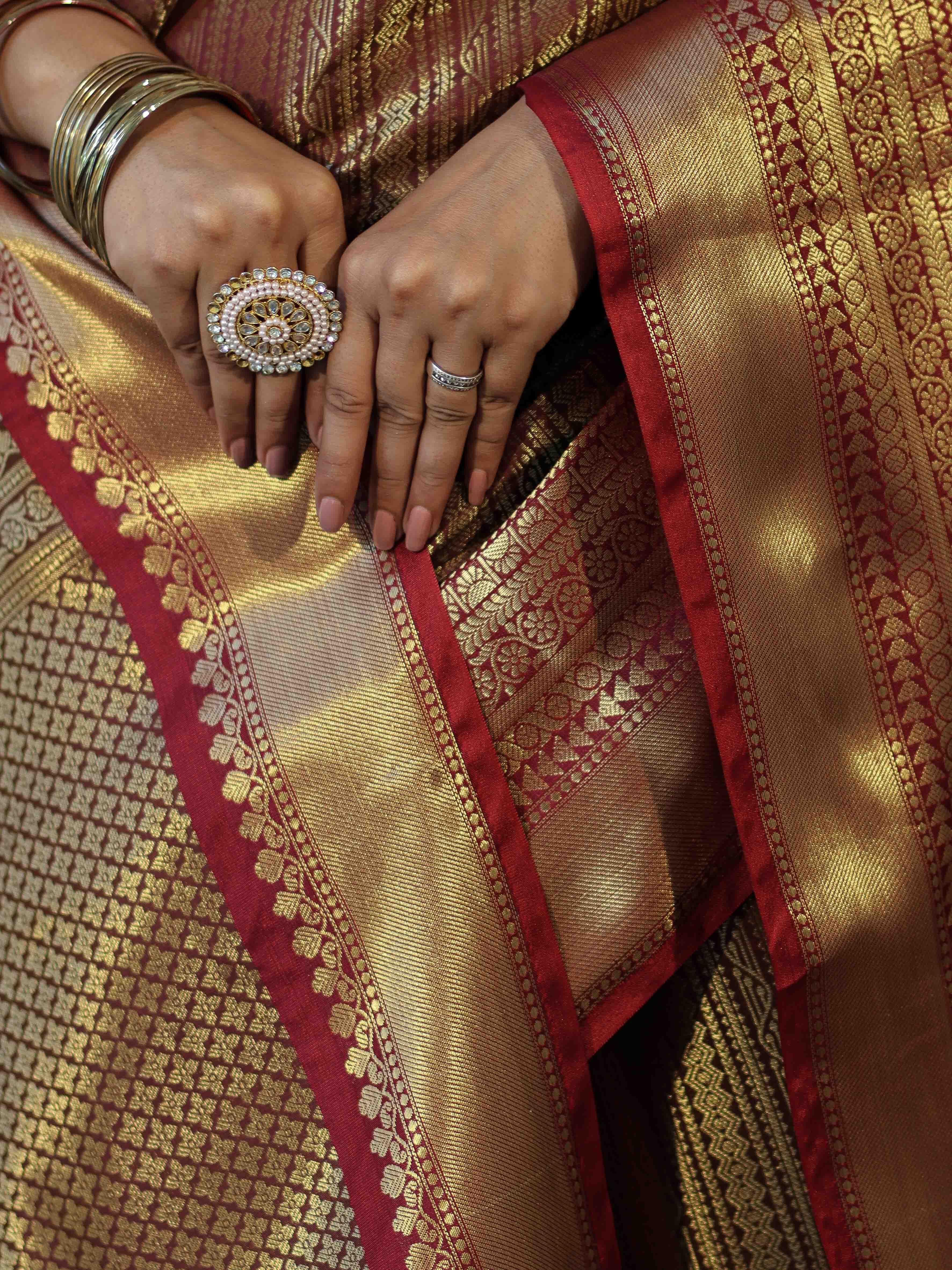 Banarasee Handwoven Soft Tissue Saree With Zari Design-Maroon & Gold