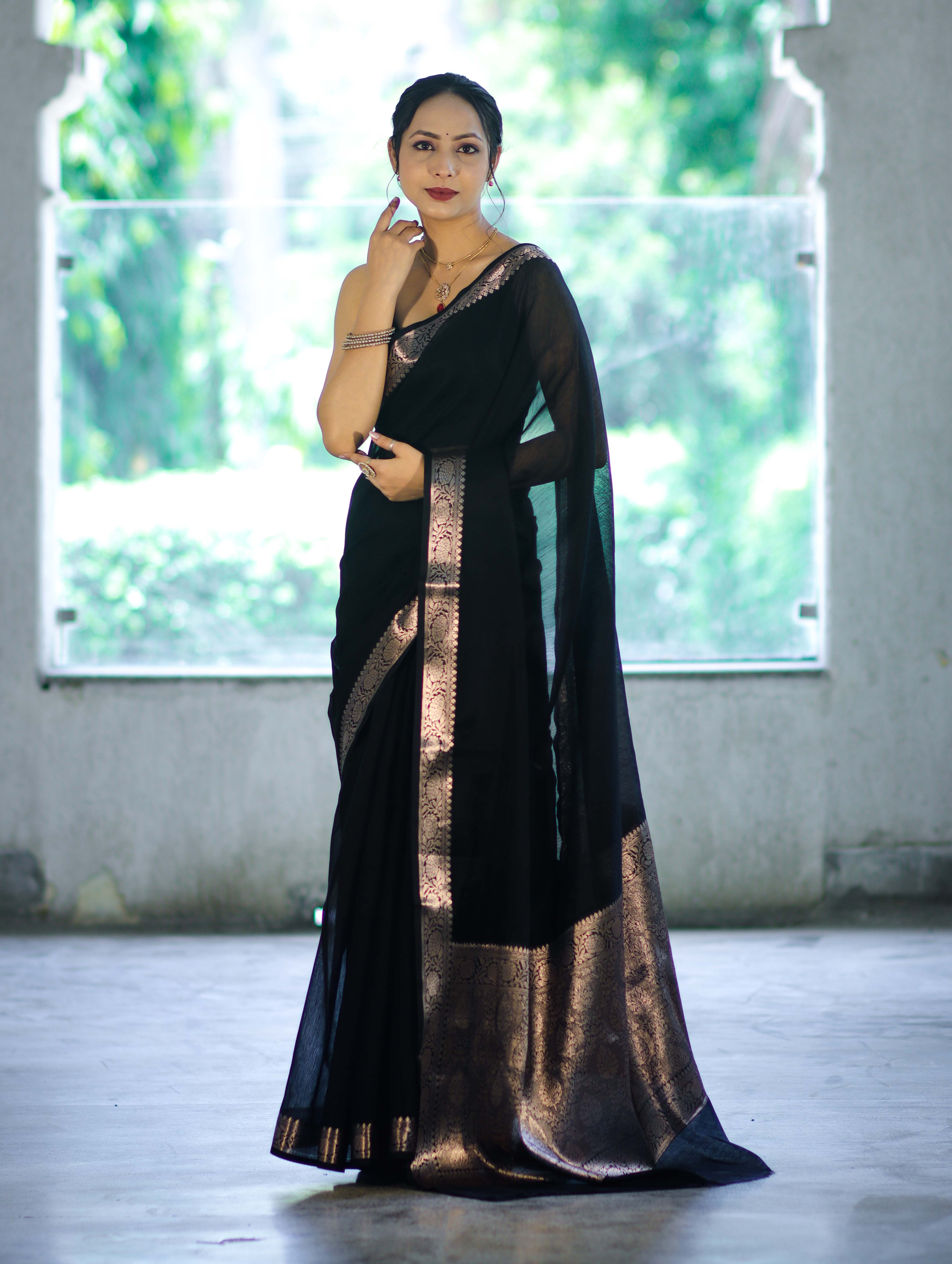 Banarasee Cotton Silk Plain Saree With Floral Zari Border-Black