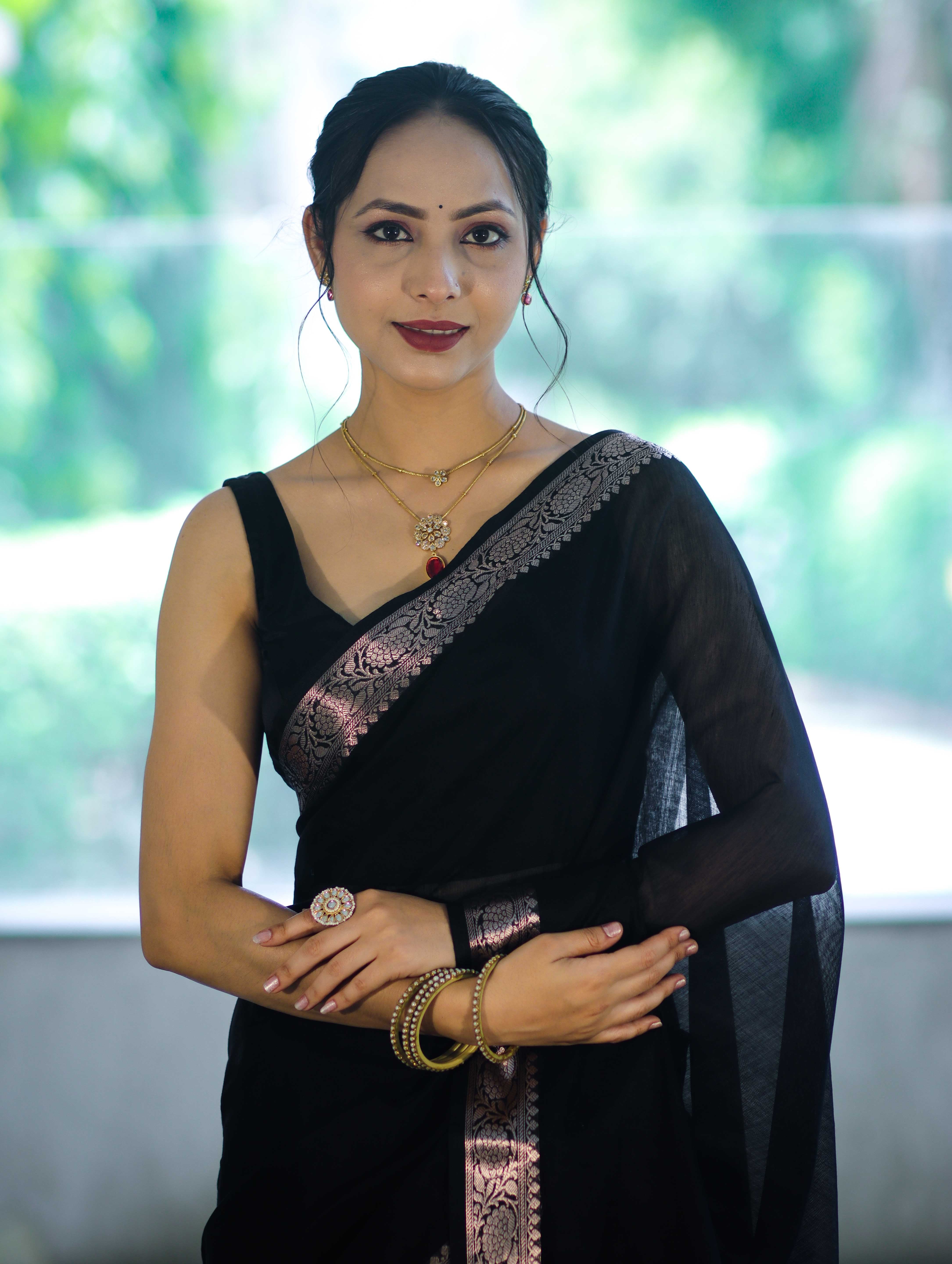 Banarasee Cotton Silk Plain Saree With Floral Zari Border-Black