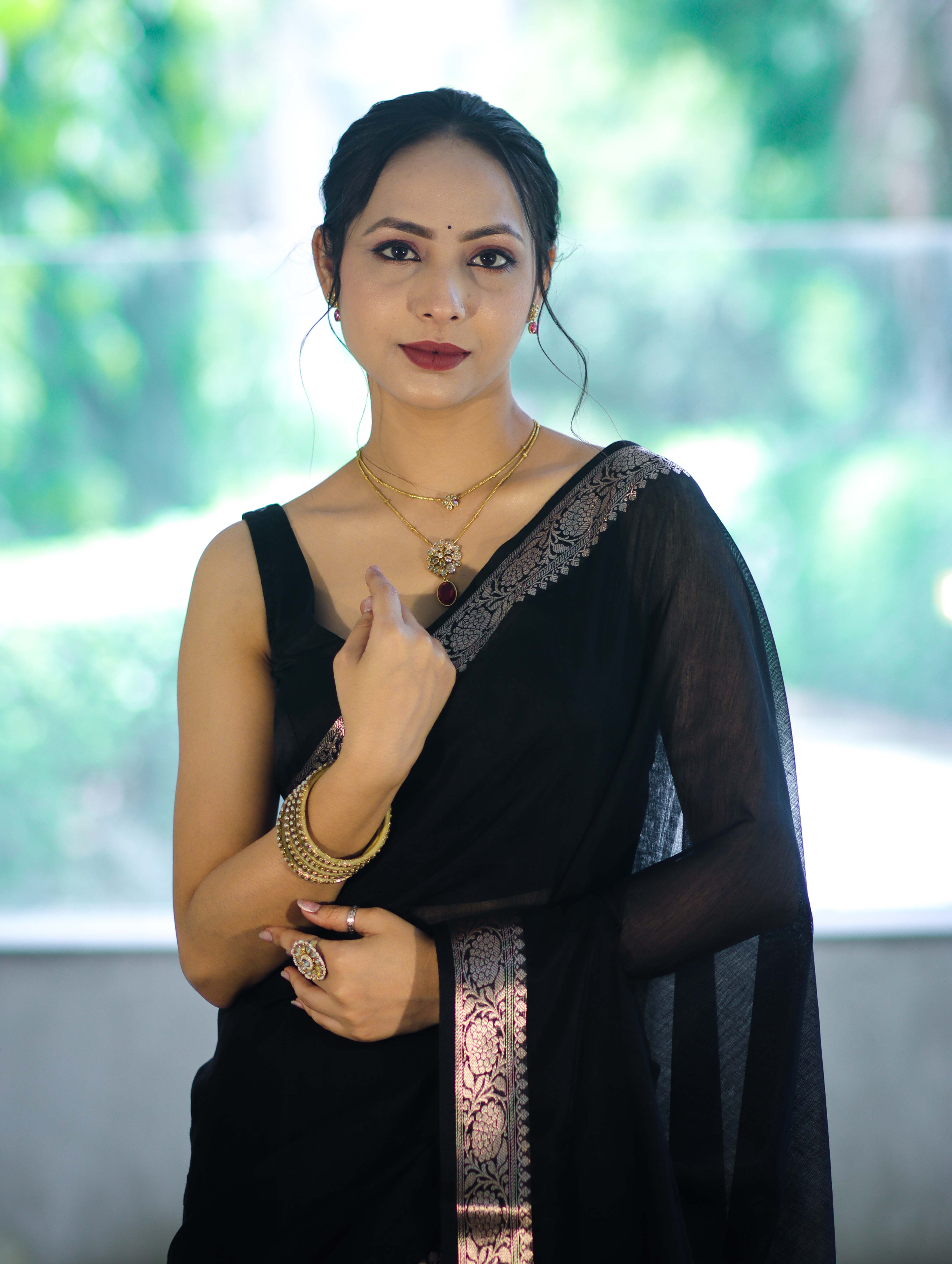Banarasee Cotton Silk Plain Saree With Floral Zari Border-Black