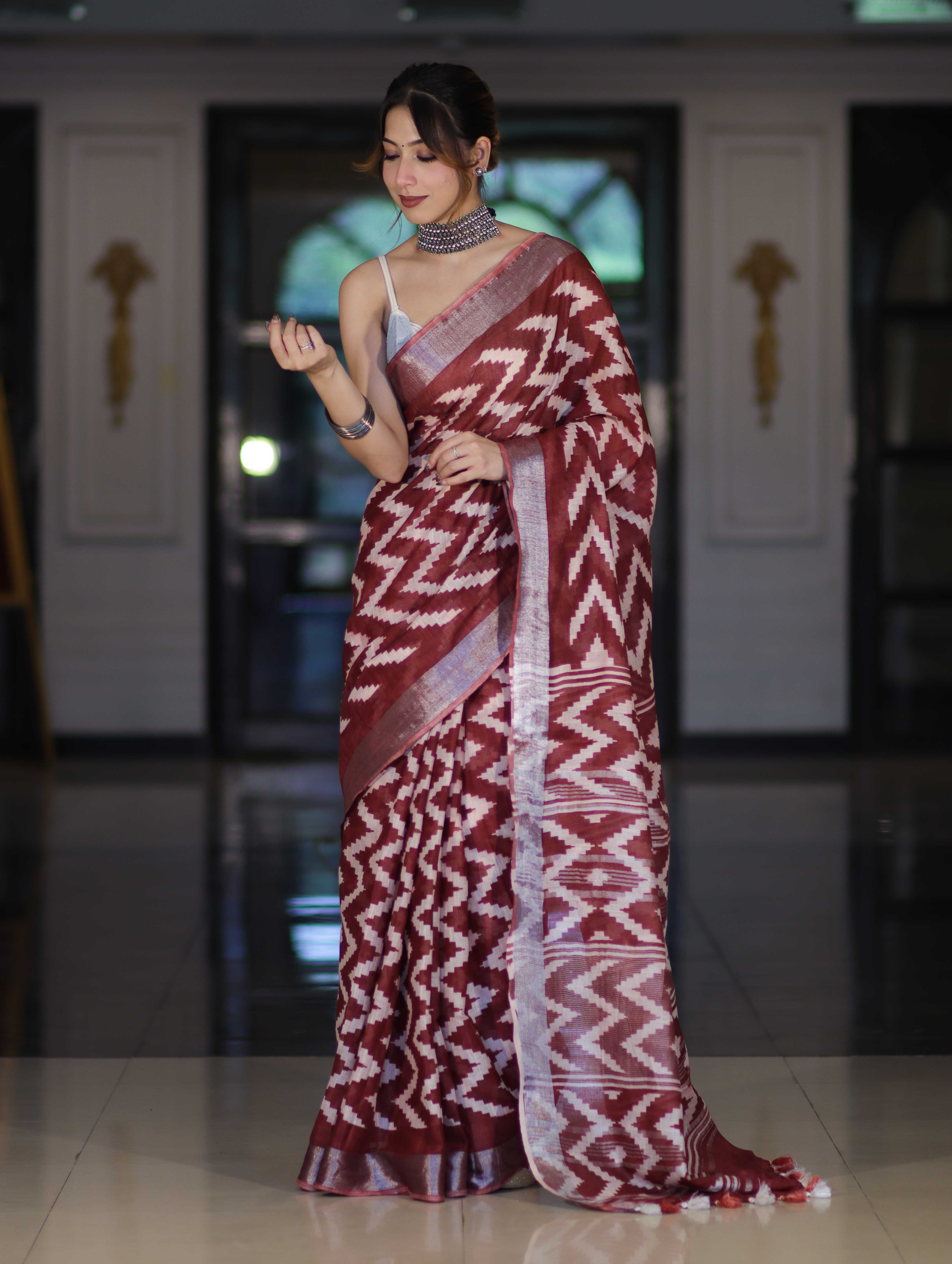 Bhagalpur Handloom Pure Linen Cotton Zig-Zag Pattern Saree-Maroon & White
