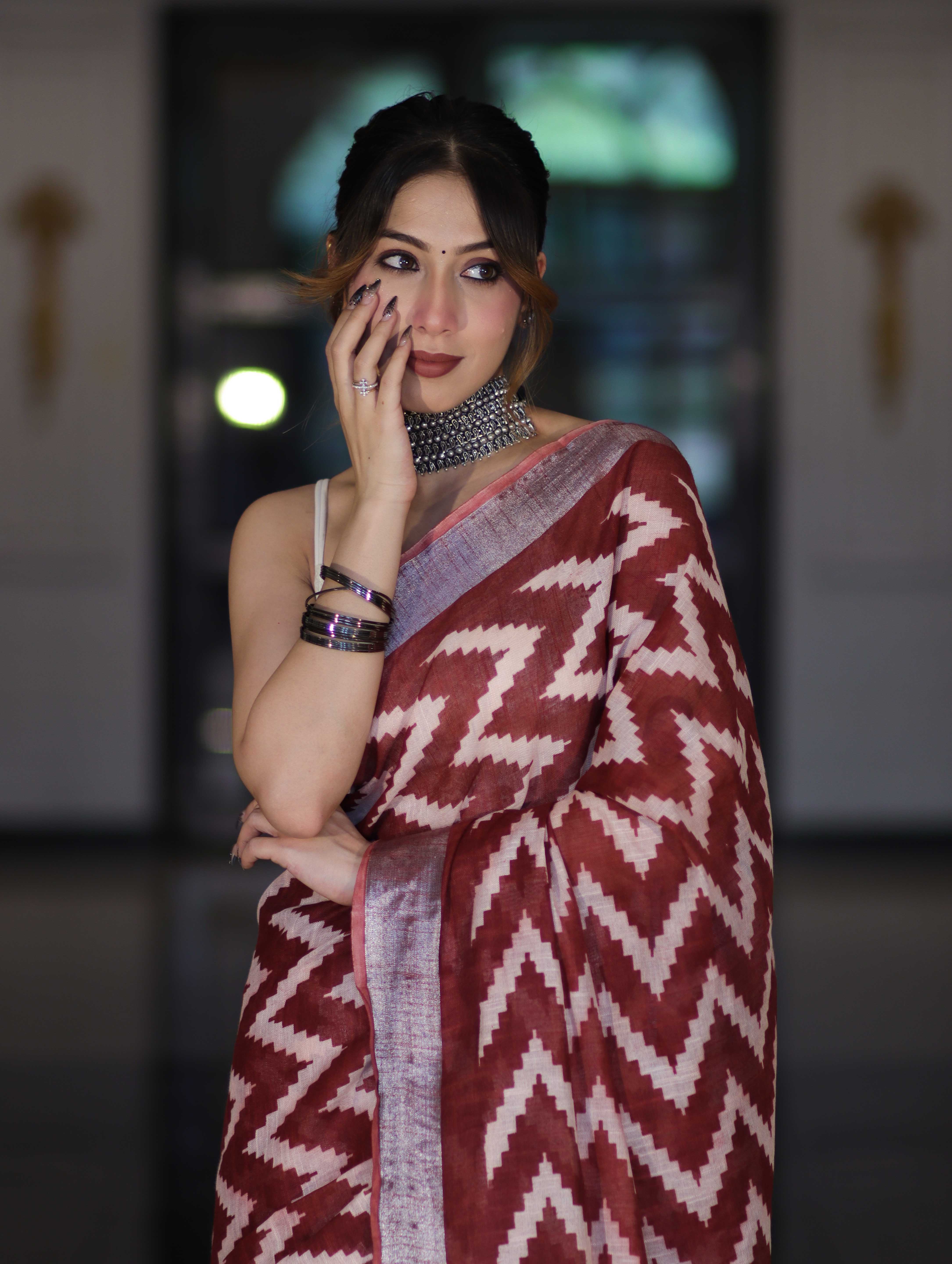 Bhagalpur Handloom Pure Linen Cotton Zig-Zag Pattern Saree-Maroon & White