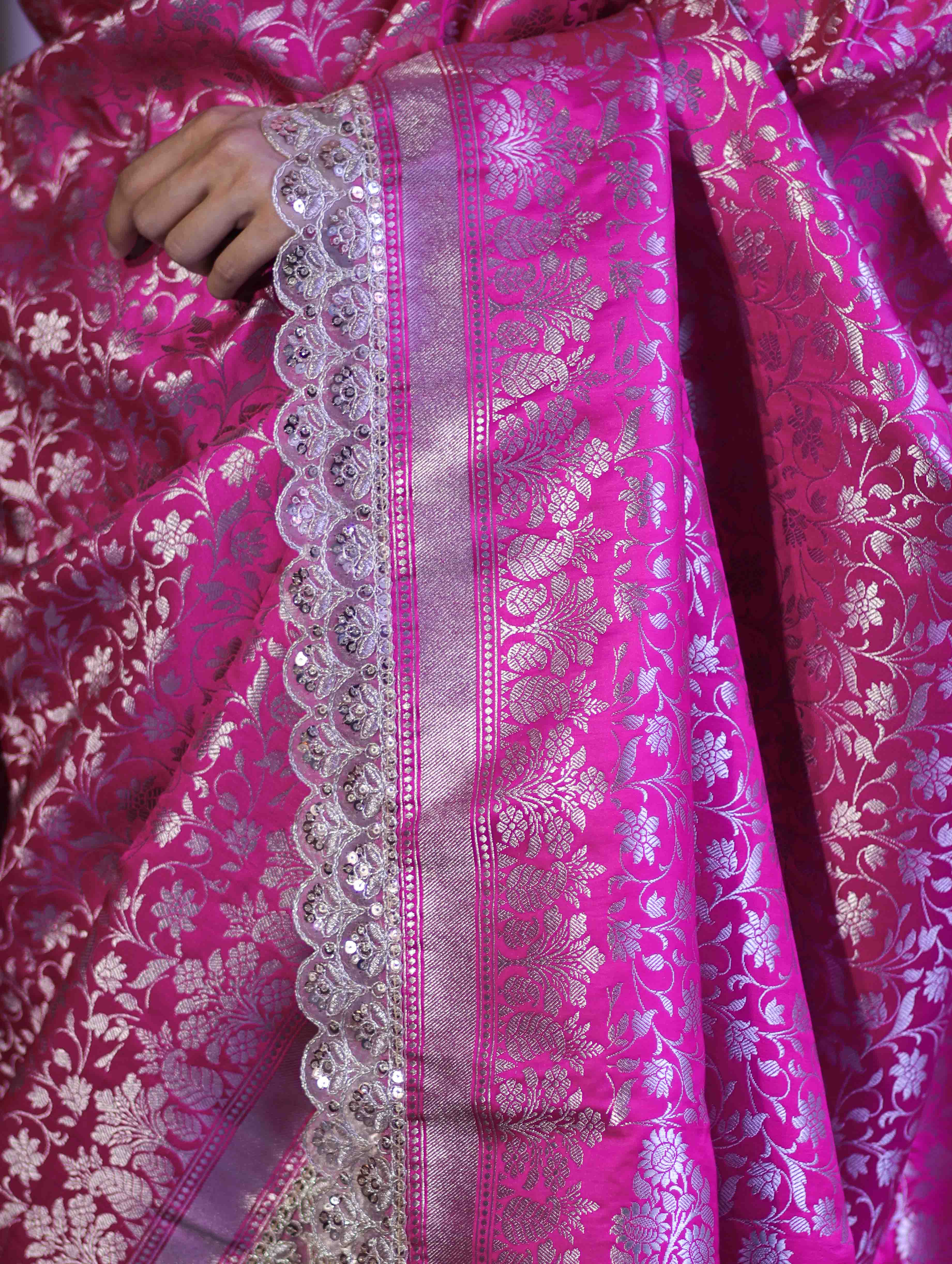 Banarasee Handloom Mashru Silk Saree With Heavy Zari Jaal & Lace Border-Pink