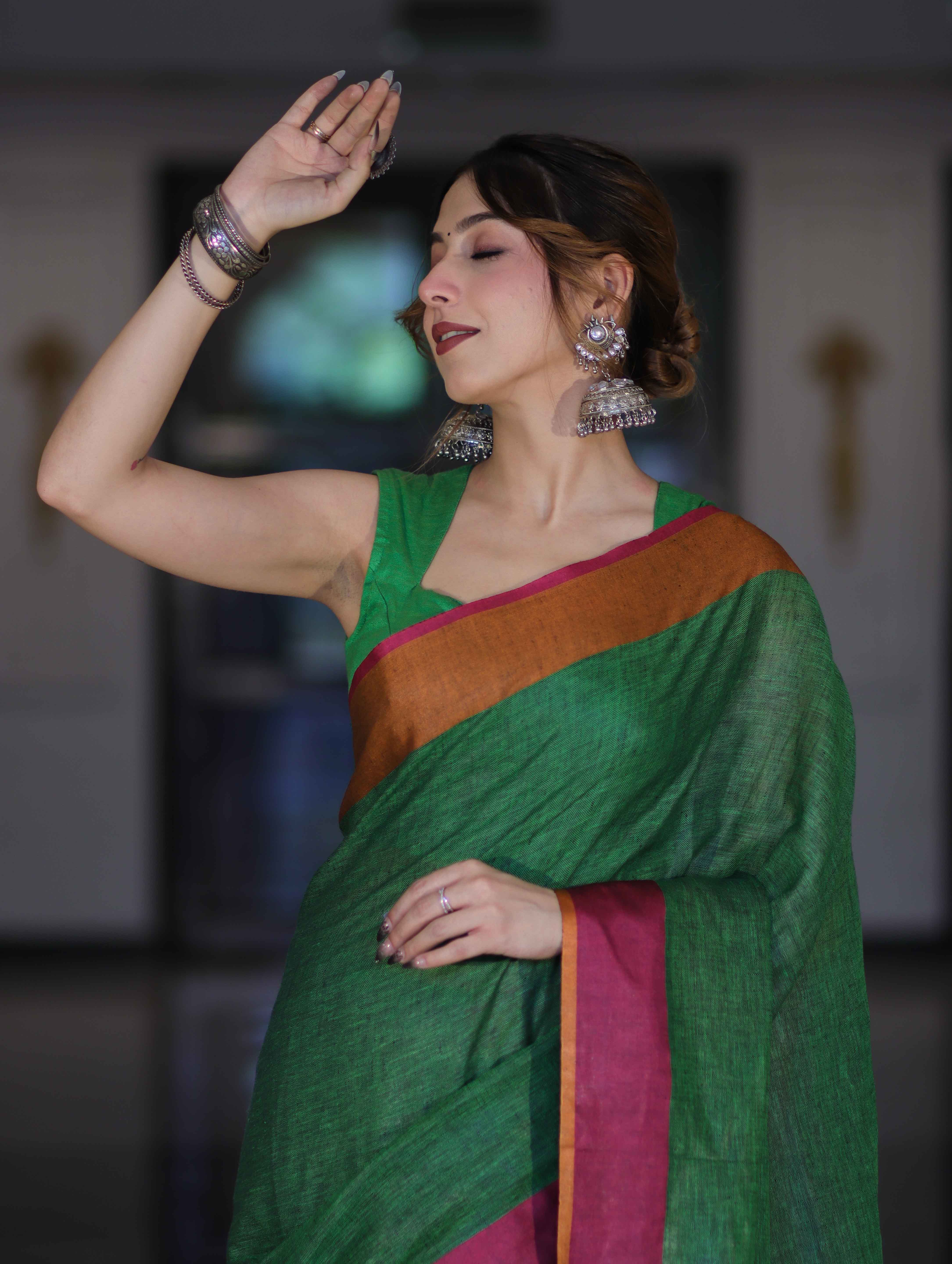 Bhagalpur Handloom Pure Linen Saree With Dual Tone Contrast Pallu-Green