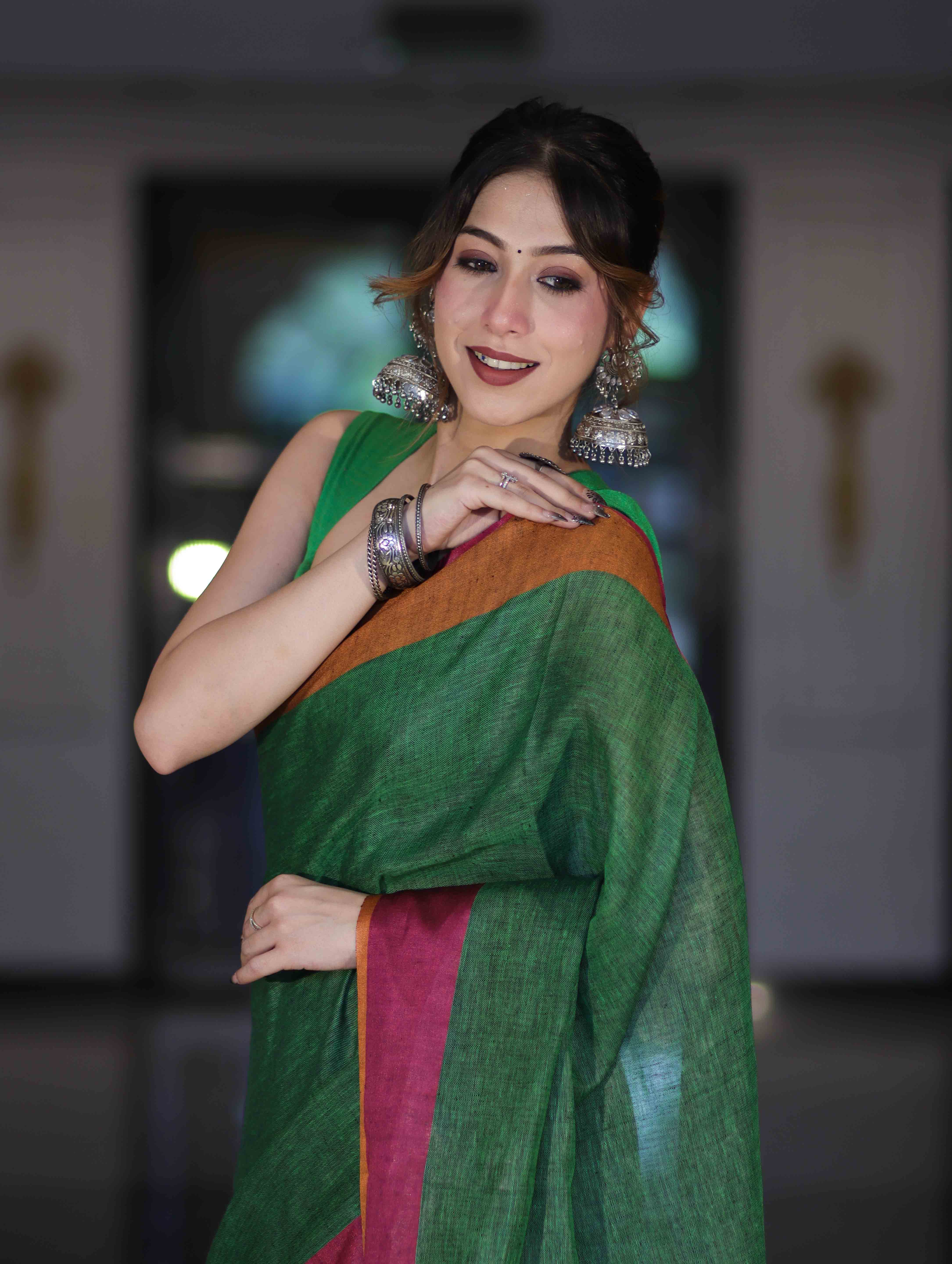 Bhagalpur Handloom Pure Linen Saree With Dual Tone Contrast Pallu-Green