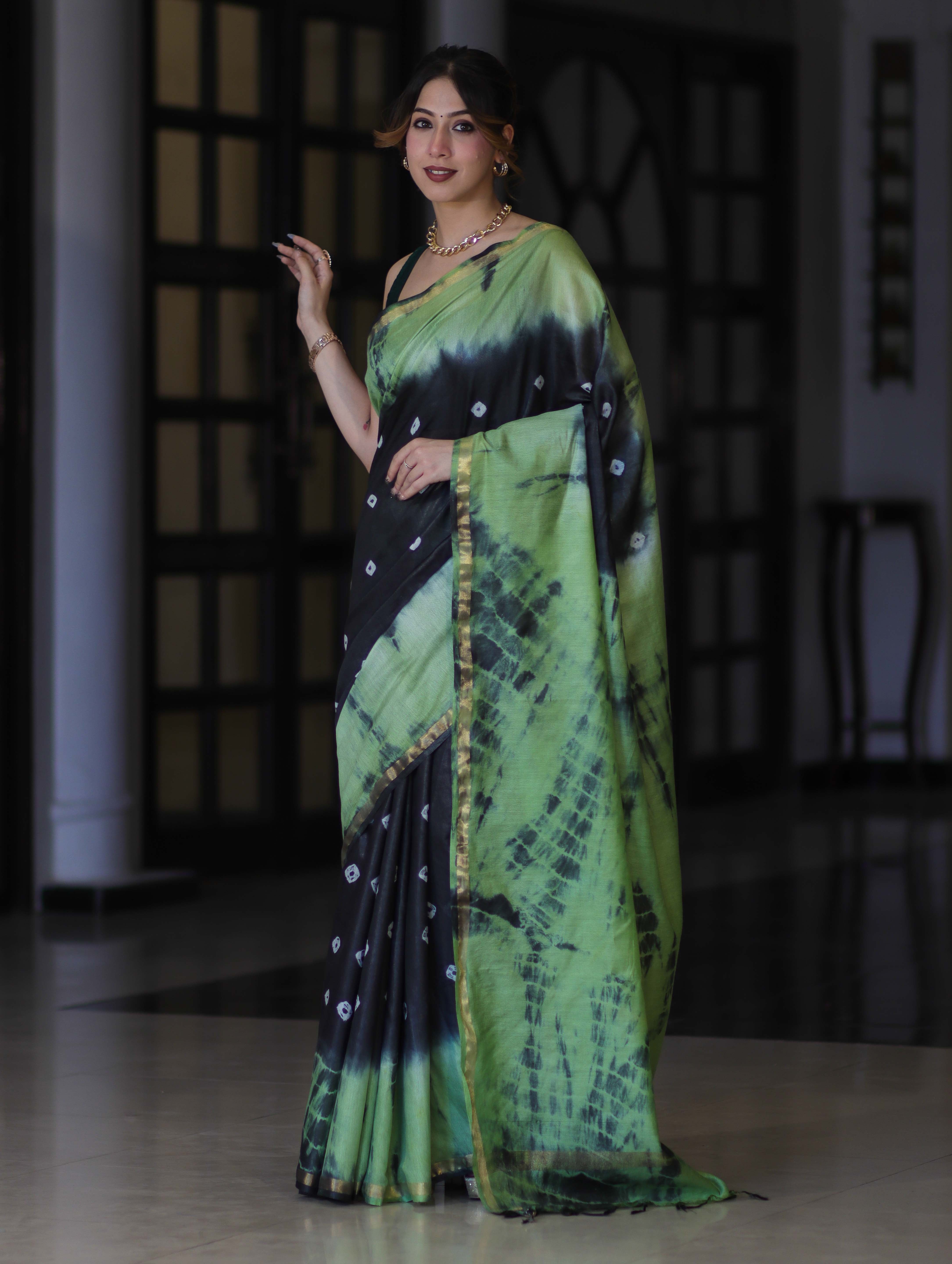 Bhagalpur Handloom Pure Linen Cotton Hand Dyed Shibori Pattern Saree-Black & Light Green