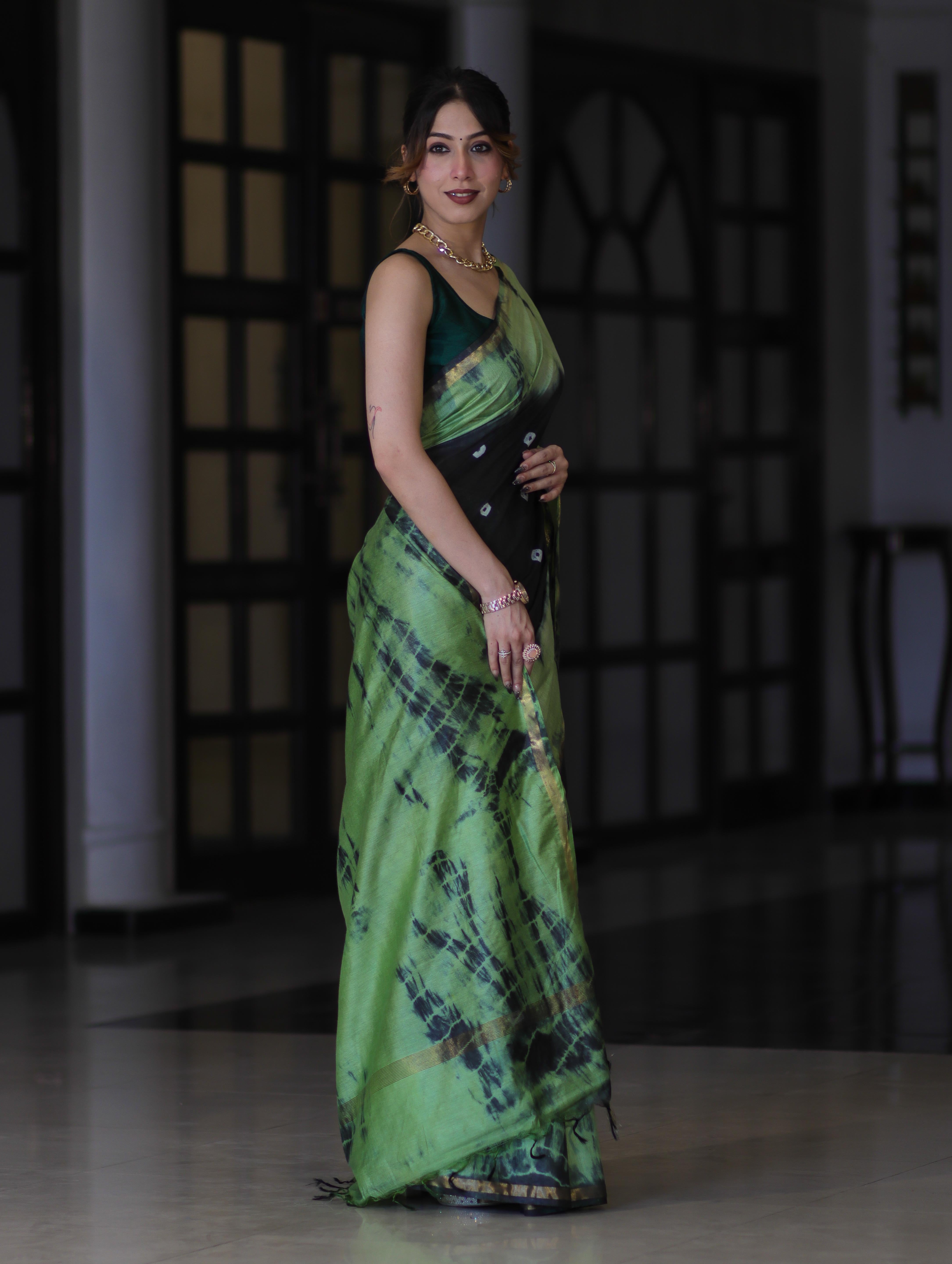 Bhagalpur Handloom Pure Linen Cotton Hand Dyed Shibori Pattern Saree-Black & Light Green