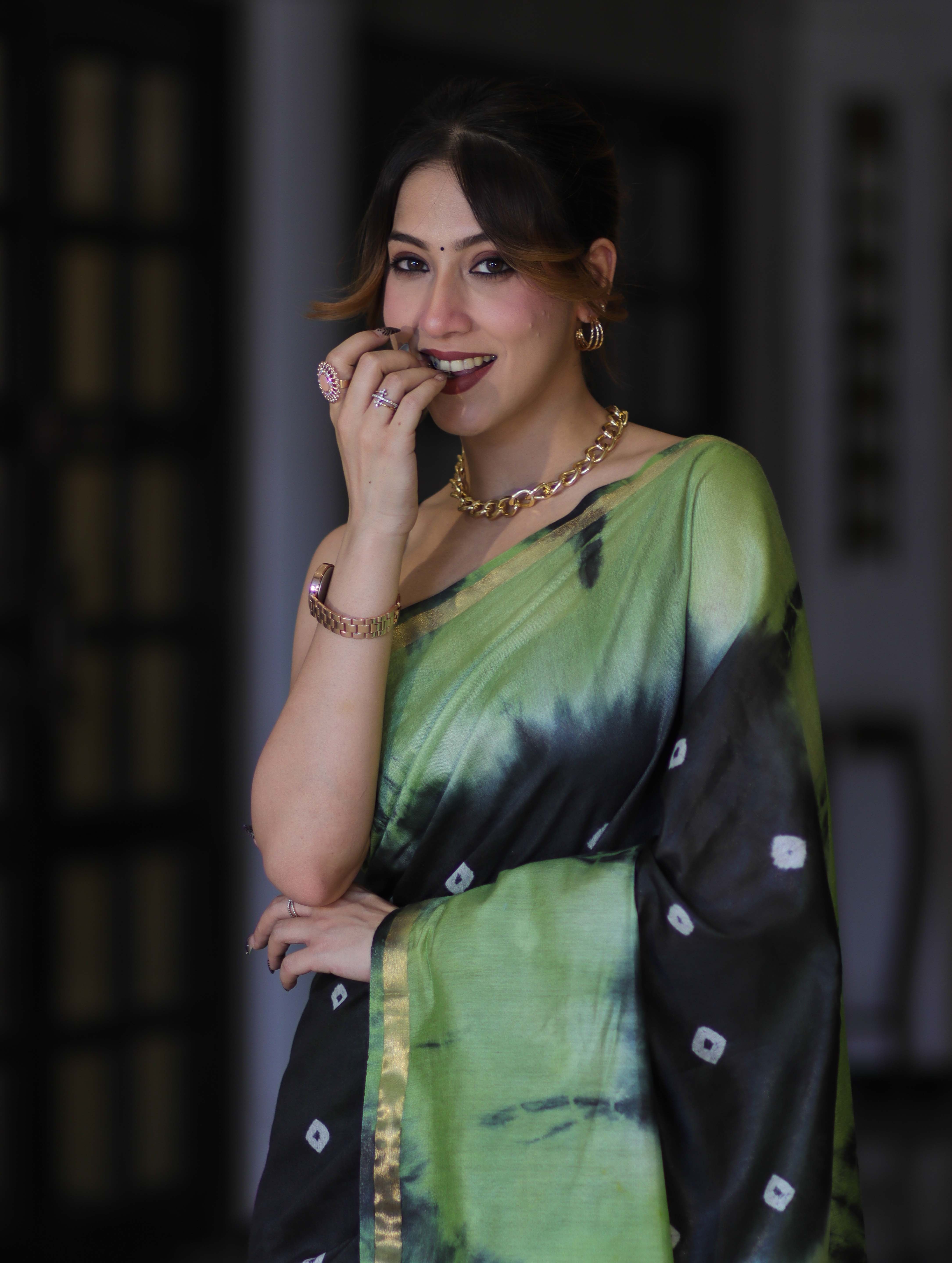 Bhagalpur Handloom Pure Linen Cotton Hand Dyed Shibori Pattern Saree-Black & Light Green