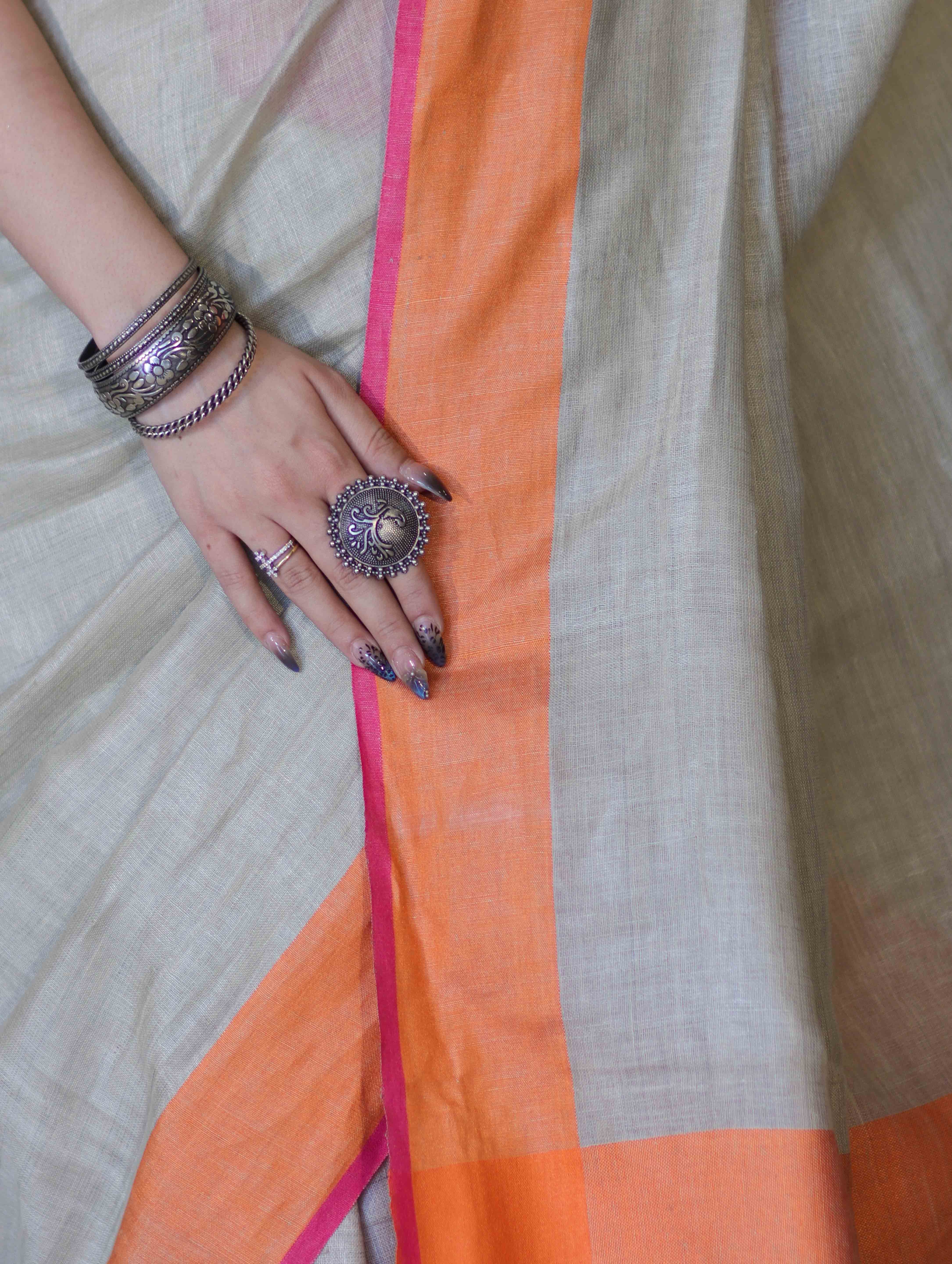 Bhagalpur Handloom Pure Linen Saree With Dual Tone Contrast Pallu-Grey
