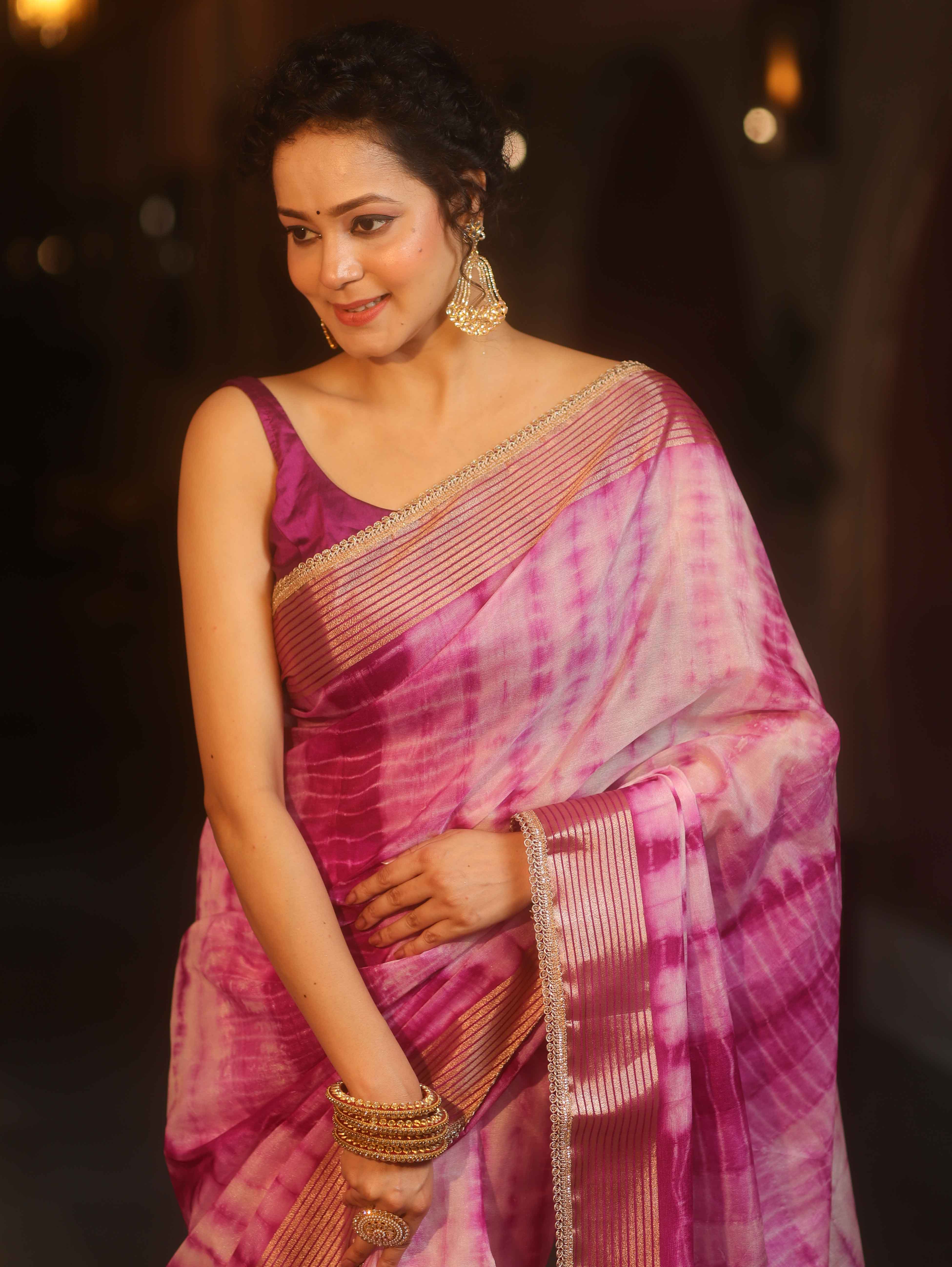Banarasee Handwoven Semi Silk Shibori Dye Saree With Zari Border-Magenta & White