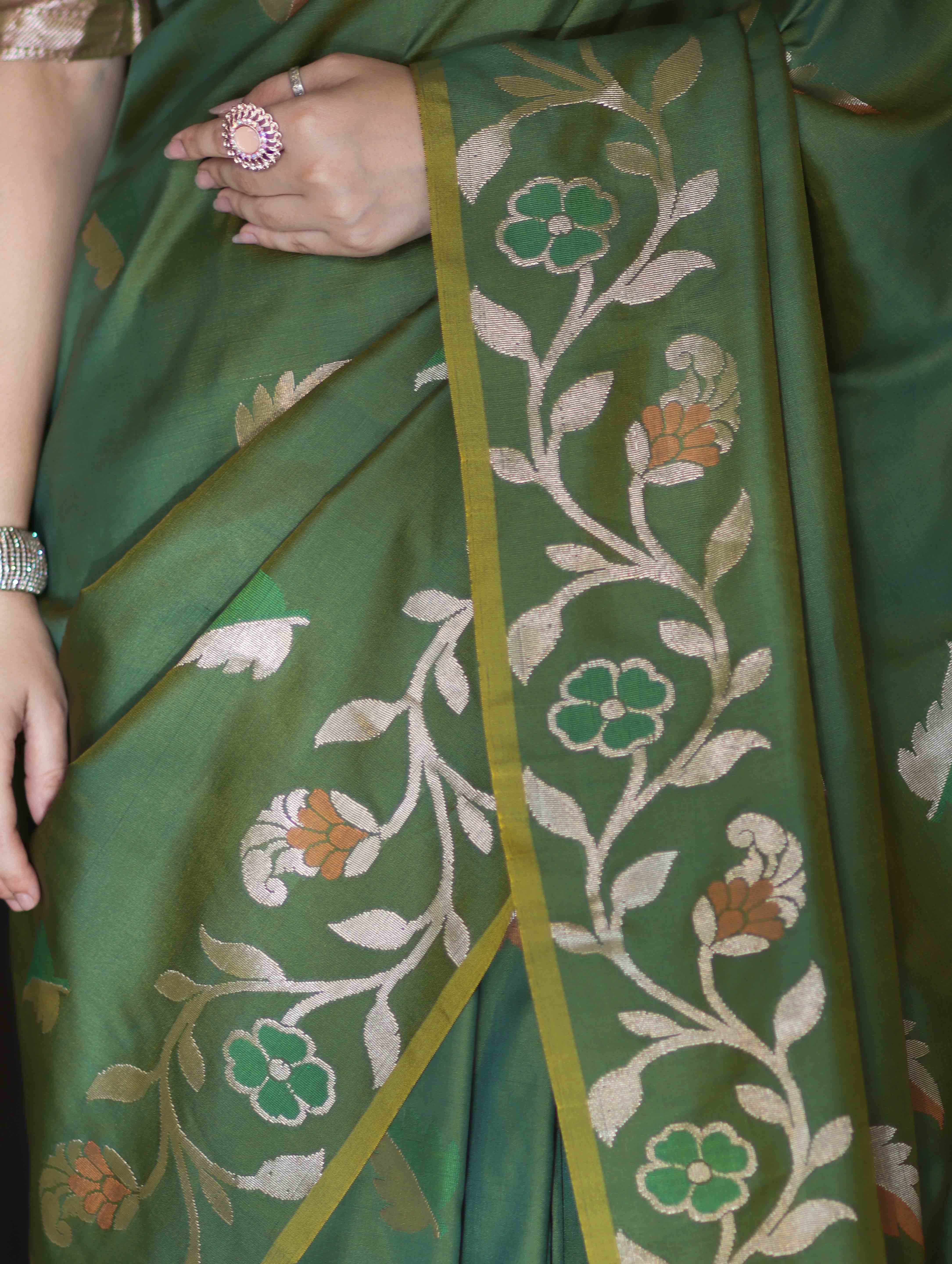 Banarasee Handloom Semi Silk Saree With Leaf Pattern & Floral Zari Border-Green