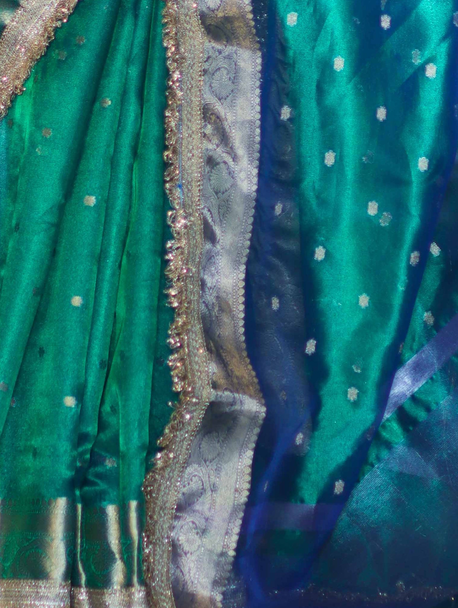 Banarasee Handloom Dual Tone Tissue Saree With Buti Design Zari Border & Lace-Green