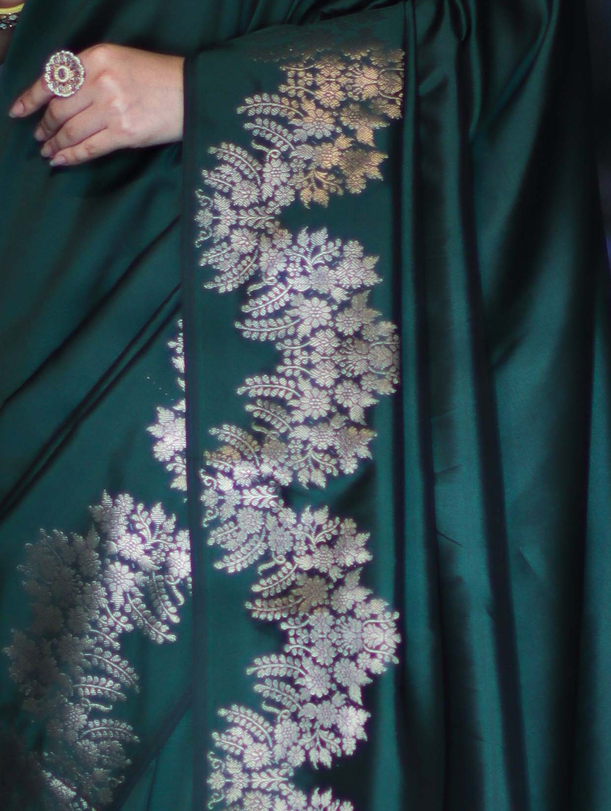 Banarasee Handloom Plain Semi Silk Saree With Zari Border-Deep Green
