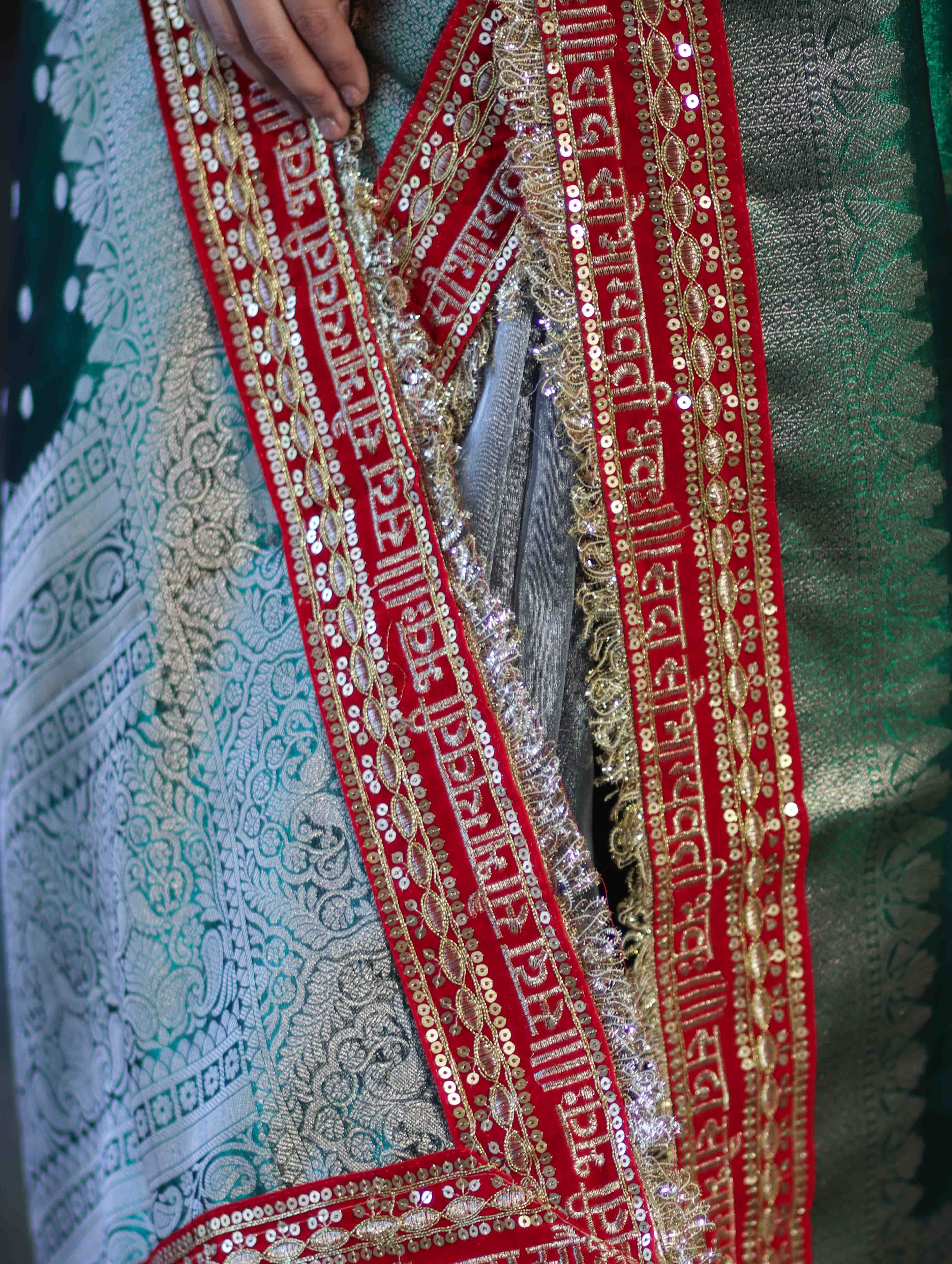 Banarasee Handloom Tissue (Saubhagyavati Bhava) Lace Saree With Buti Design Border & Lace-Green