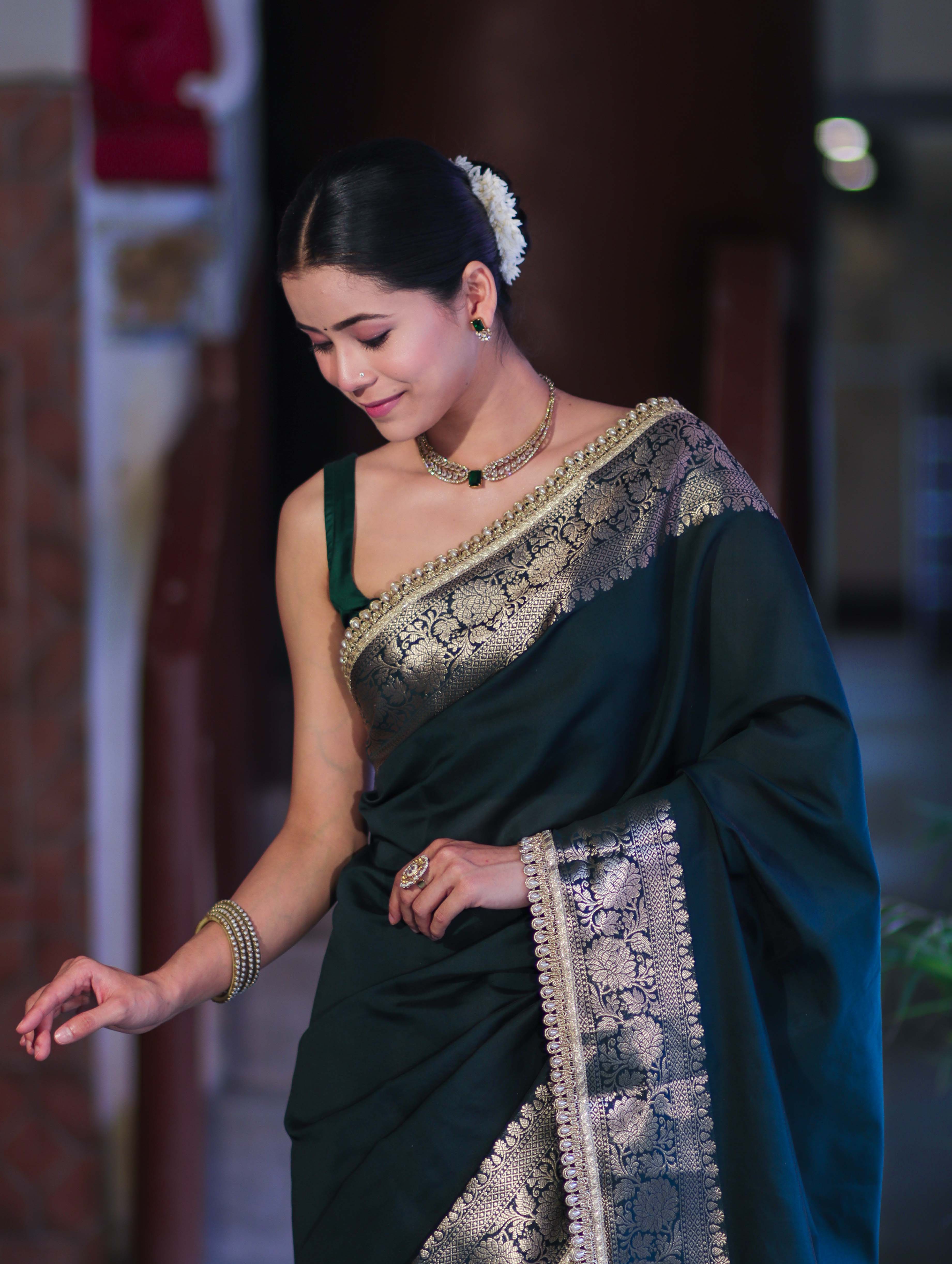 Banarasee Handloom Semi Silk Plain Saree With Zari Border & Lace-Deep Green