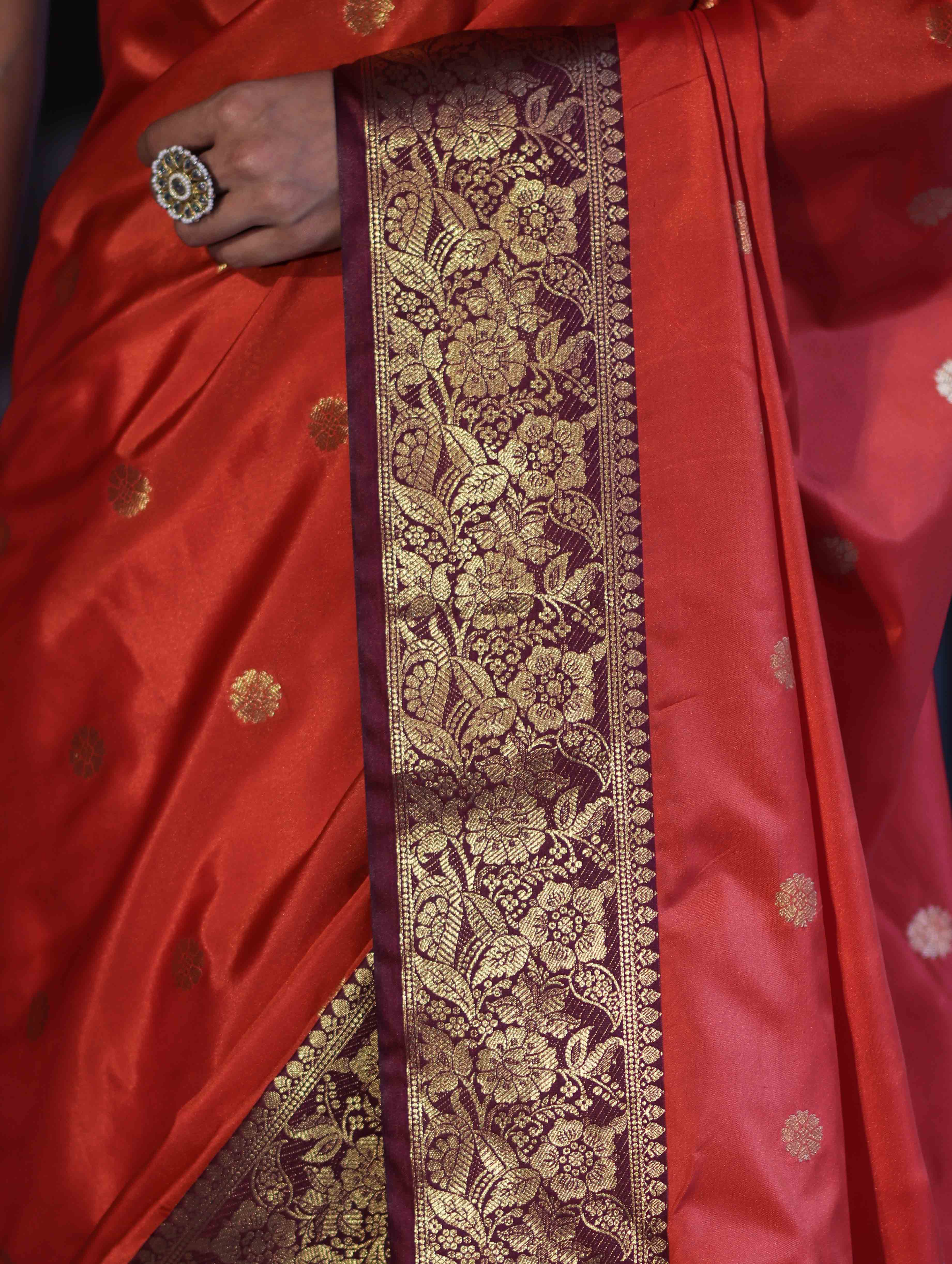 Banarasee Handloom Semi Silk Saree With Buti Design & Contrast Zari Border-Rust & Burgundy