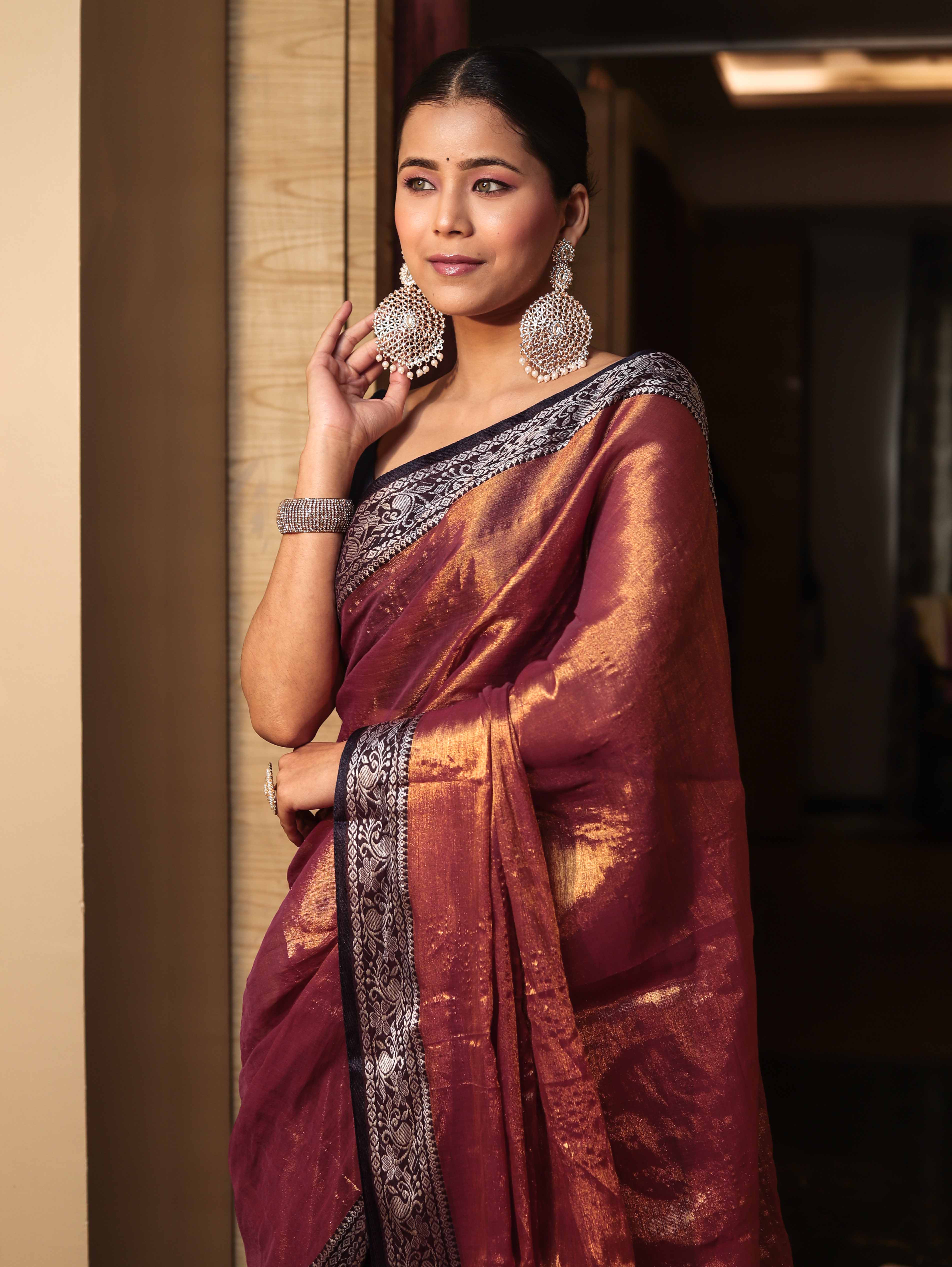 Banarasee Dual Shaded Linen Tissue Saree With Floral Border-Gold