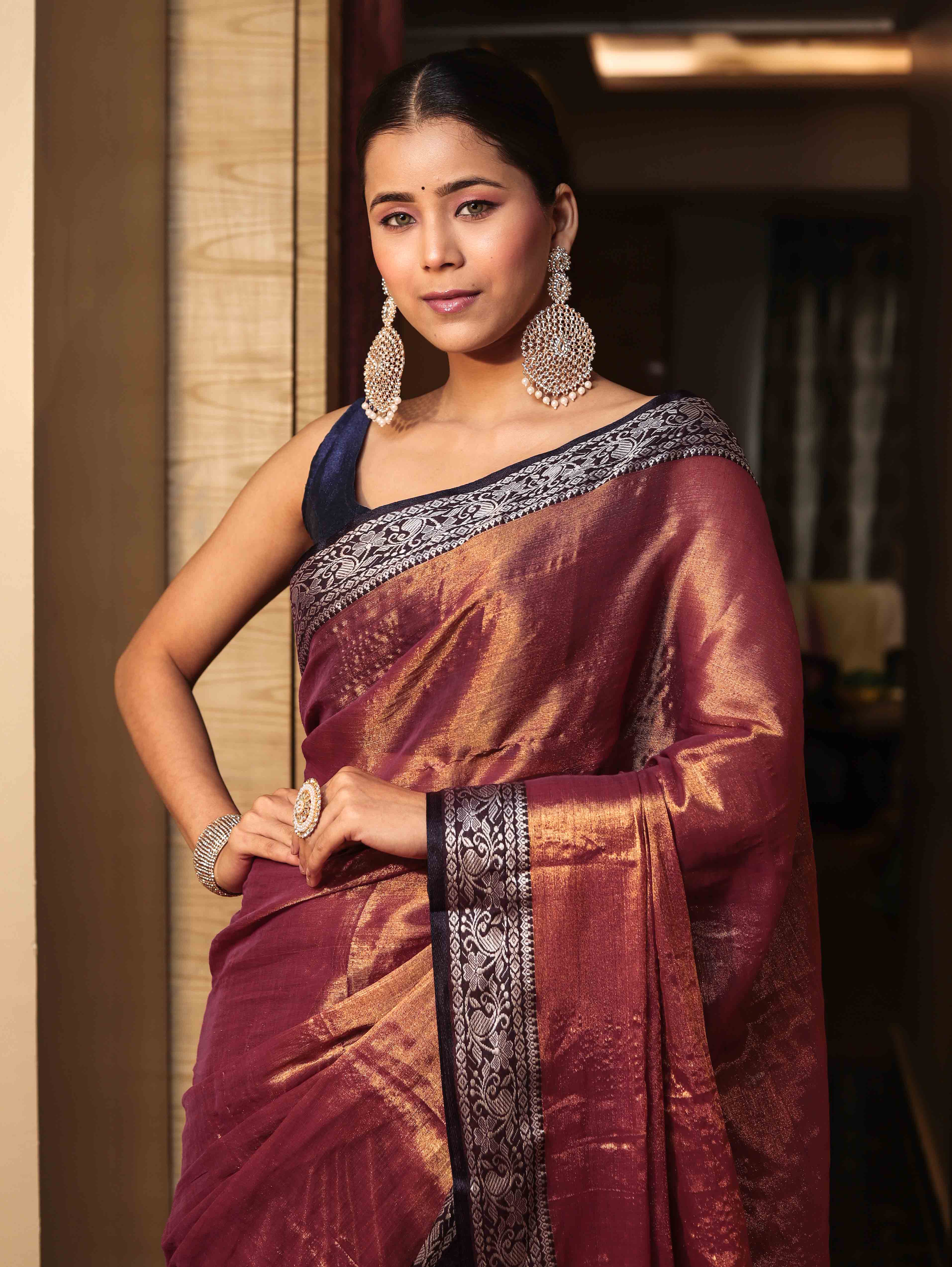 Banarasee Dual Shaded Linen Tissue Saree With Floral Border-Gold