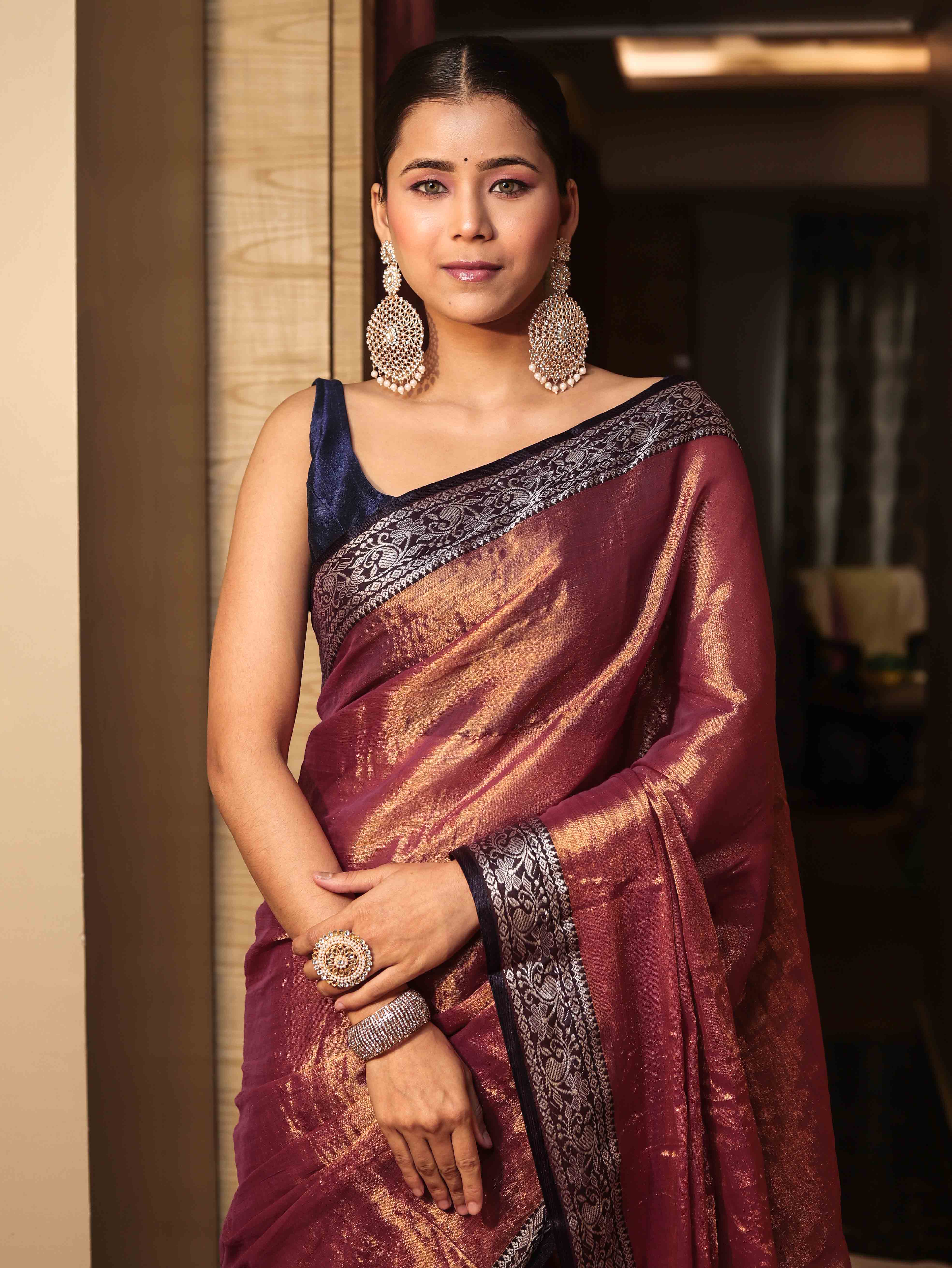 Banarasee Dual Shaded Linen Tissue Saree With Floral Border-Gold