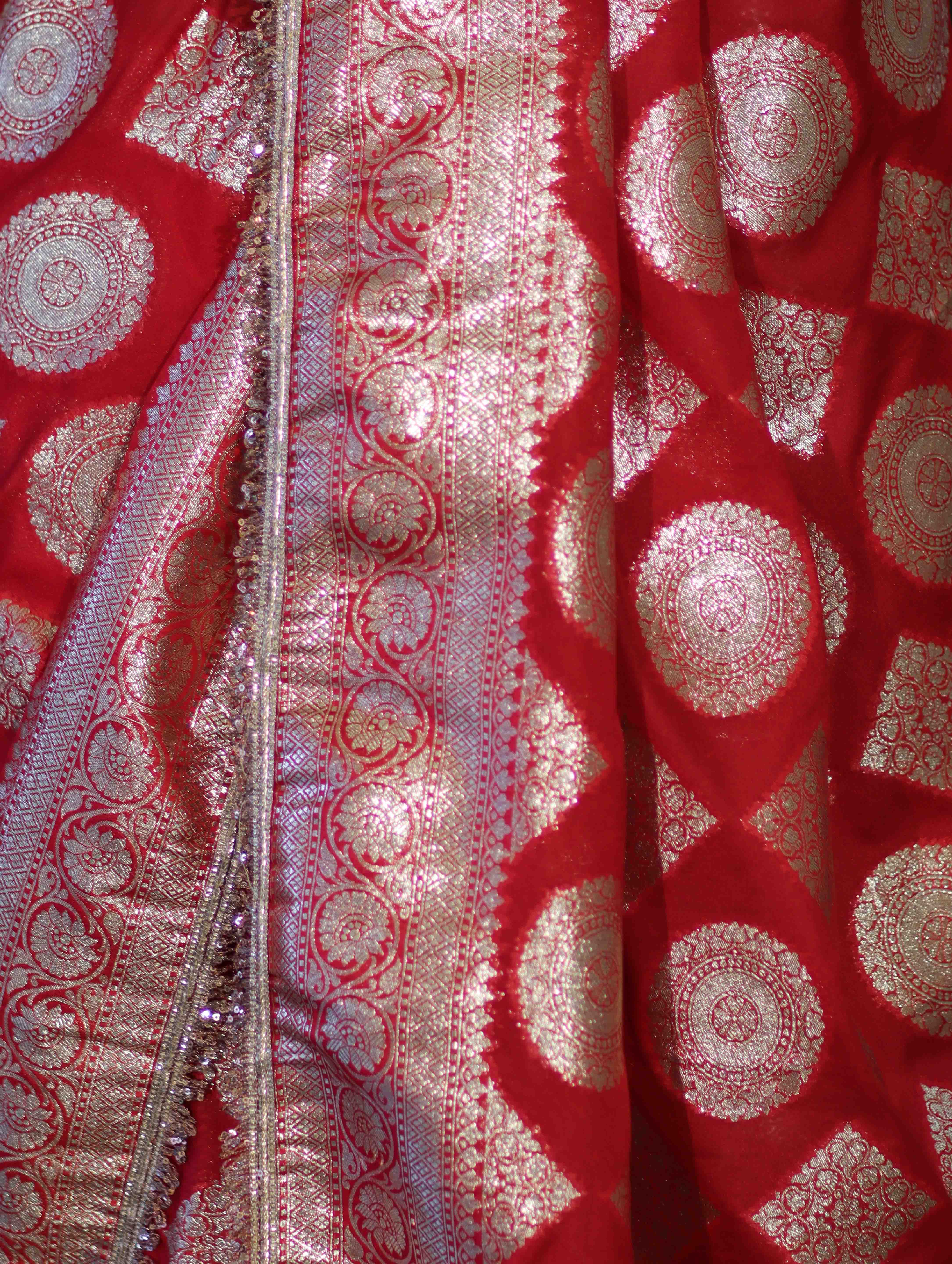 Banarasee Handloom Semi Silk Saree With Buta Design Zari Border & Lace-Red