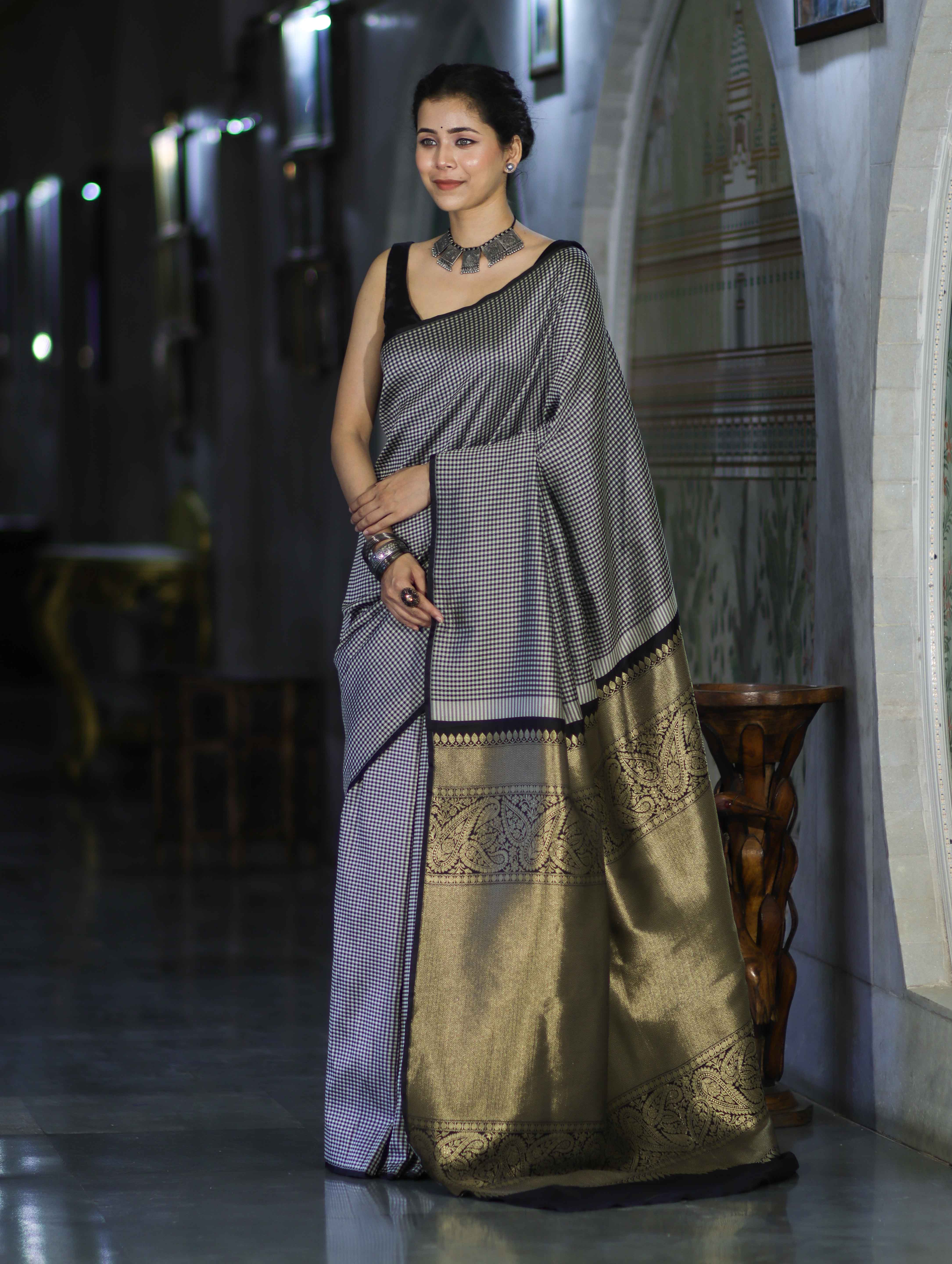 Banarasee Semi Silk Saree With Checks Pattern & Zari Woven Pallu-Black & White