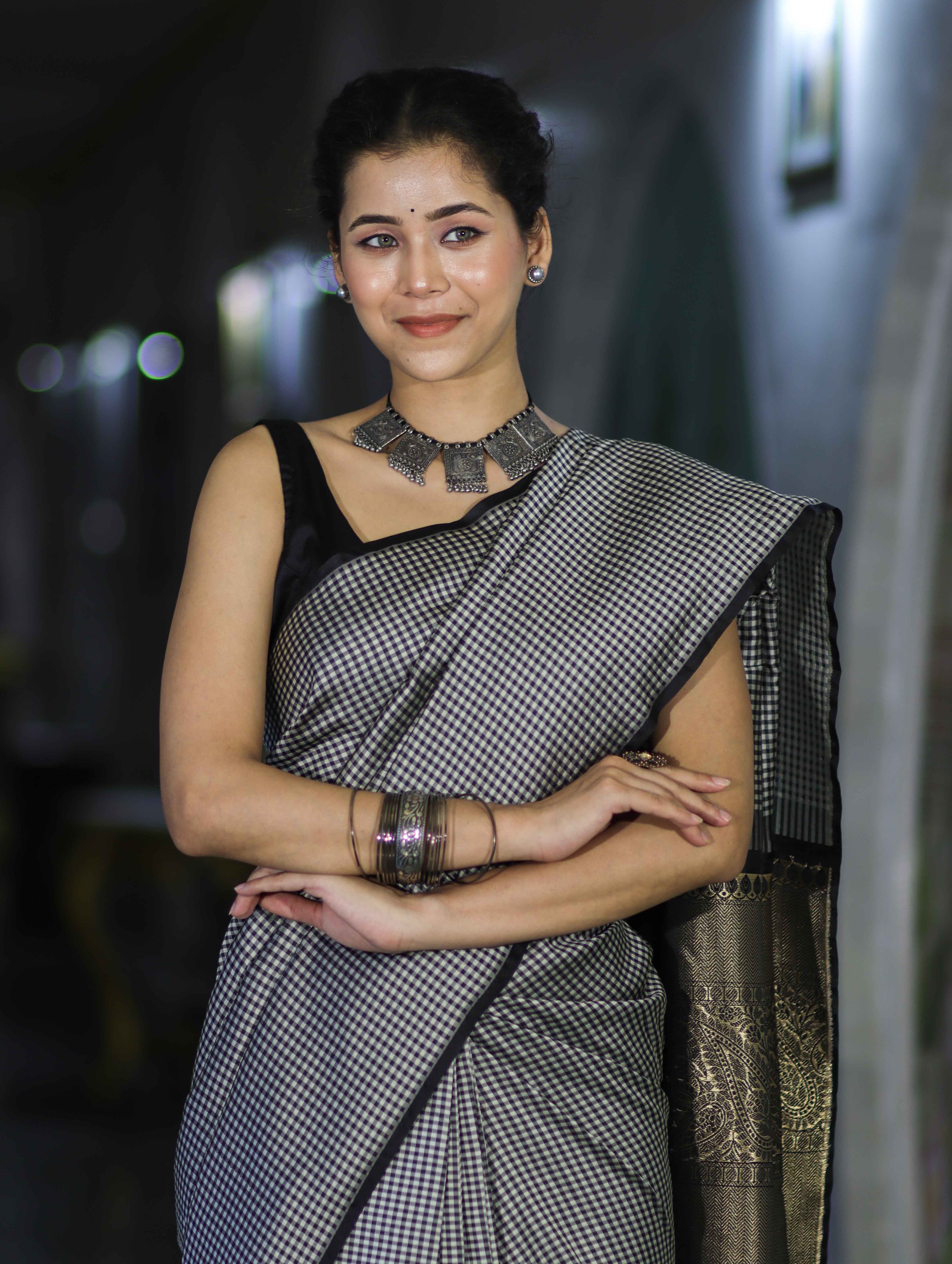 Banarasee Semi Silk Saree With Checks Pattern & Zari Woven Pallu-Black & White