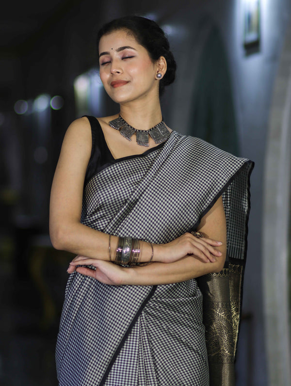 Banarasee Semi Silk Saree With Checks Pattern & Zari Woven Pallu-Black & White