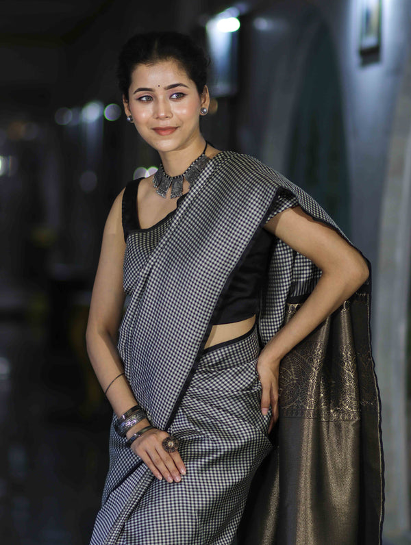 Banarasee Semi Silk Saree With Checks Pattern & Zari Woven Pallu-Black & White