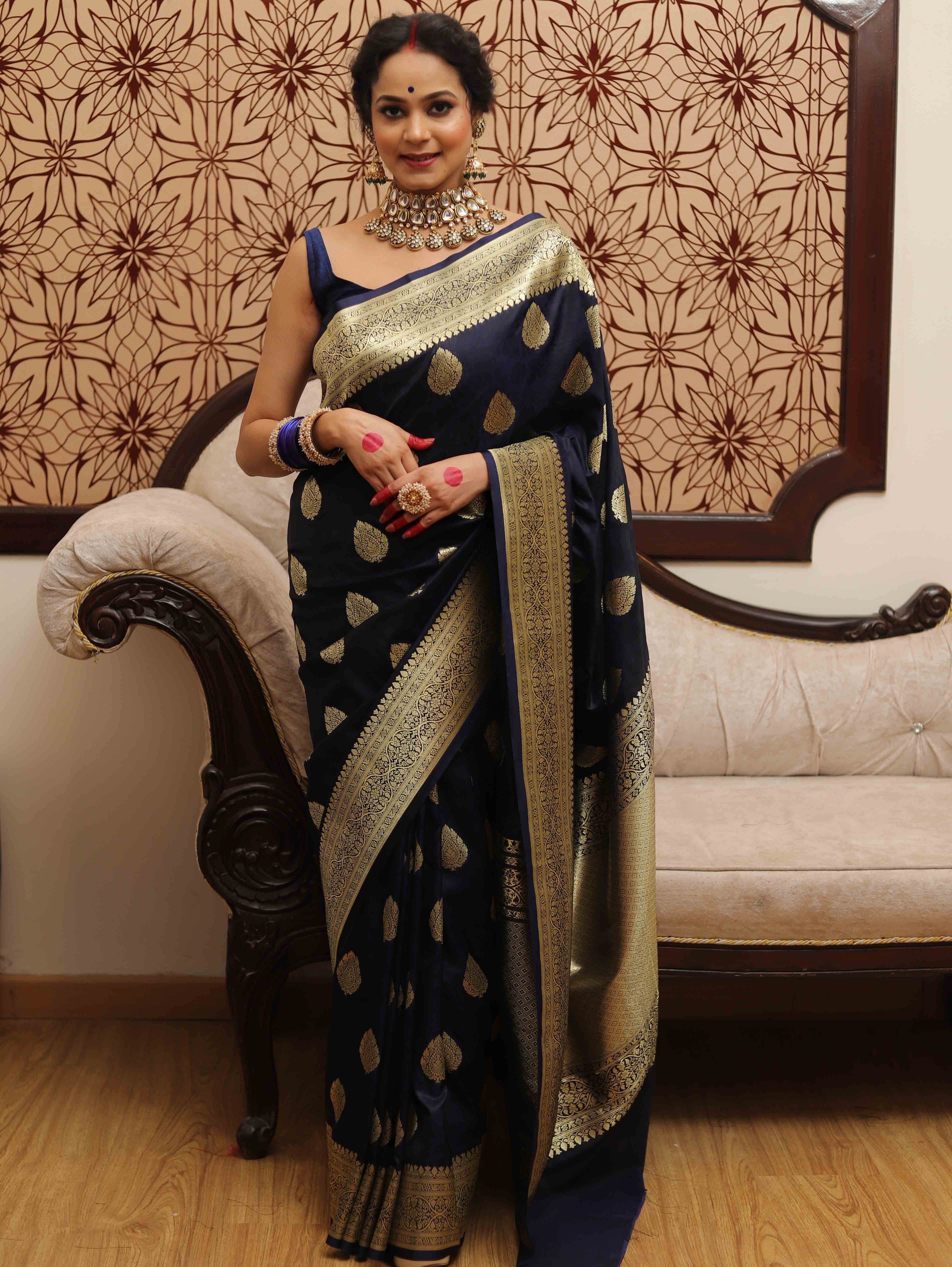 Banarasee Handwoven Semi-Katan Tanchoi Weaving Floral Border Saree-Deep Blue