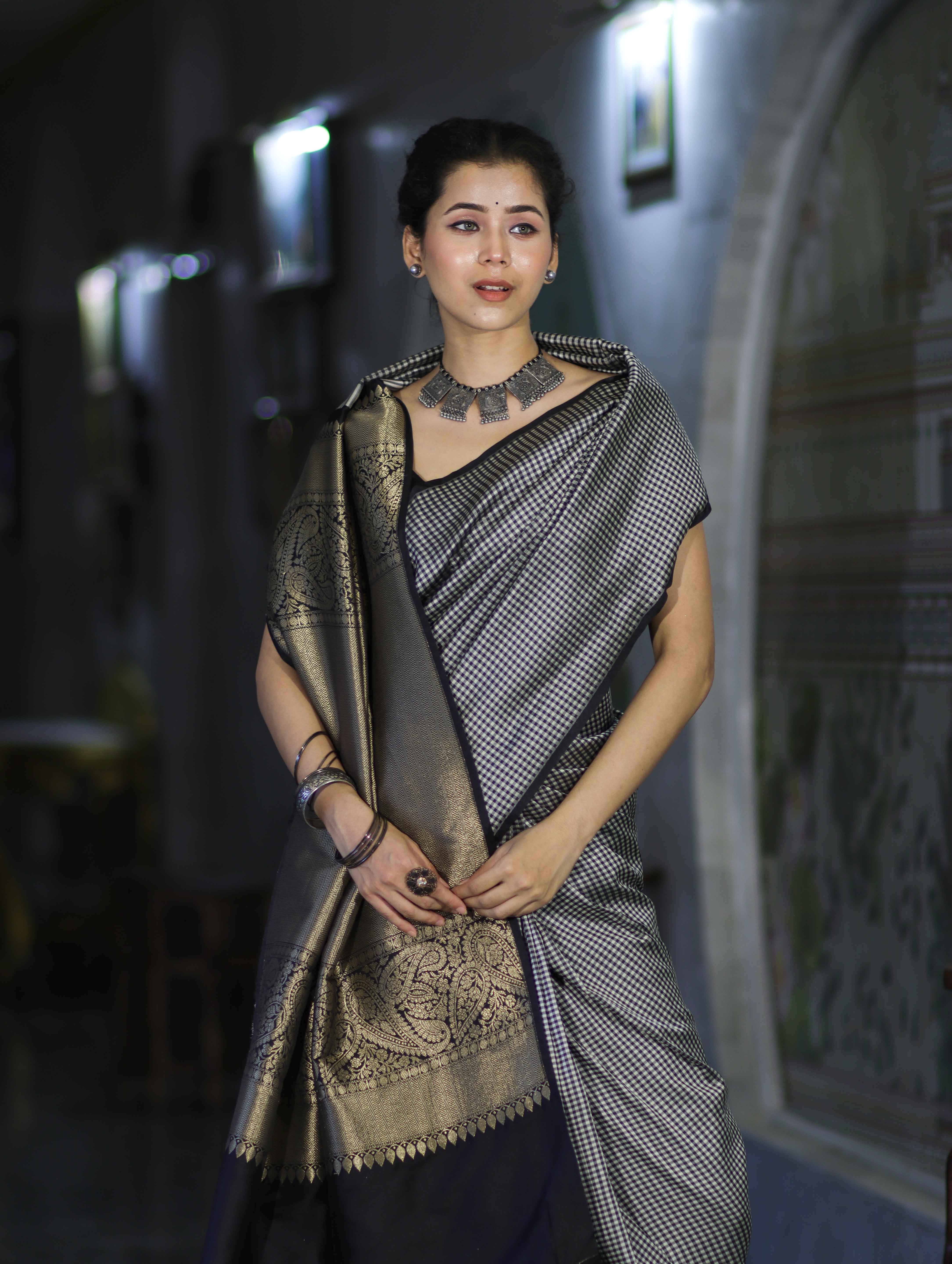 Banarasee Semi Silk Saree With Checks Pattern & Zari Woven Pallu-Black & White
