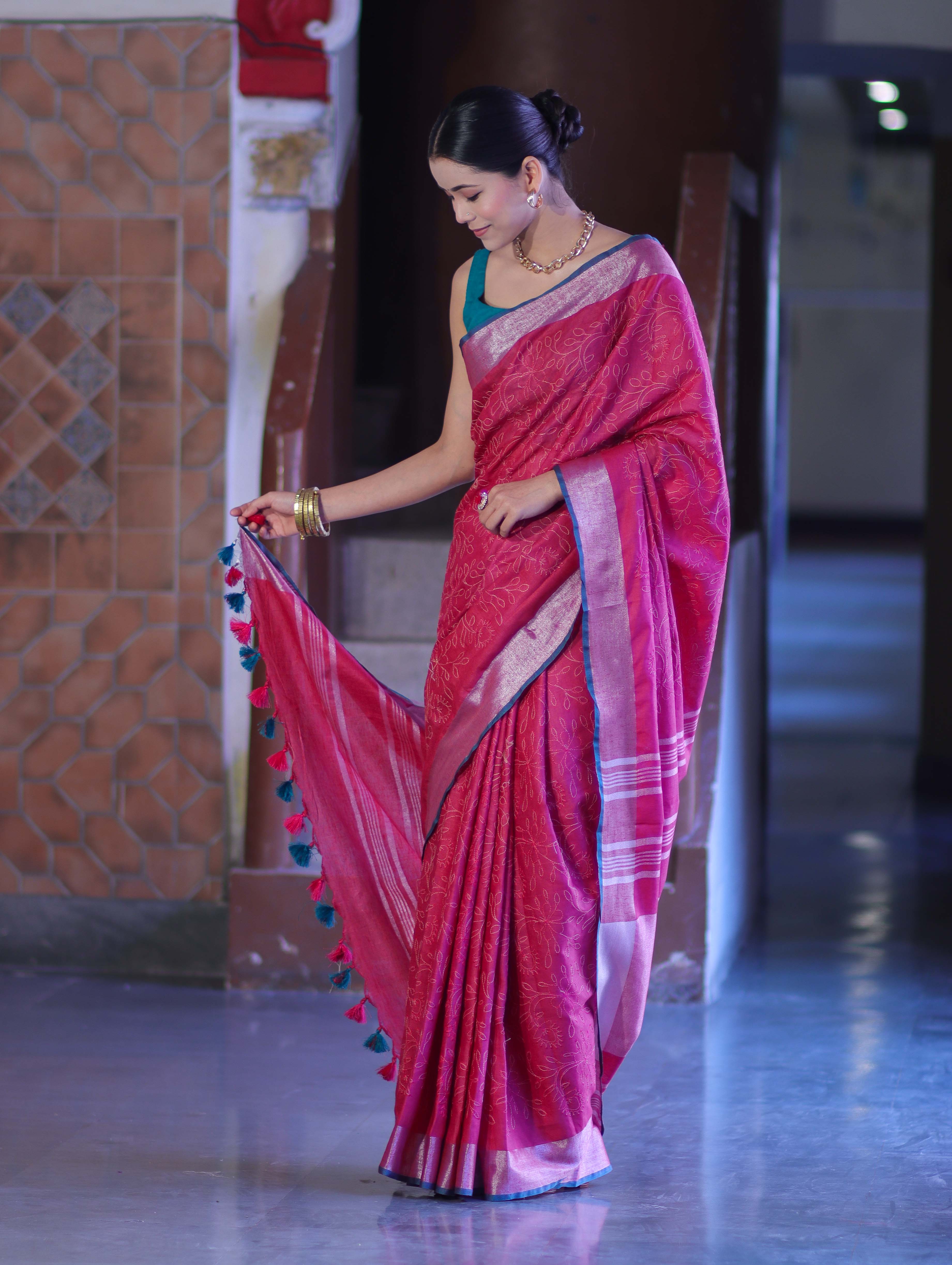 Bhagalpur Handloom Pure Linen Saree With Floral Thread Embroidery-Magenta & Green