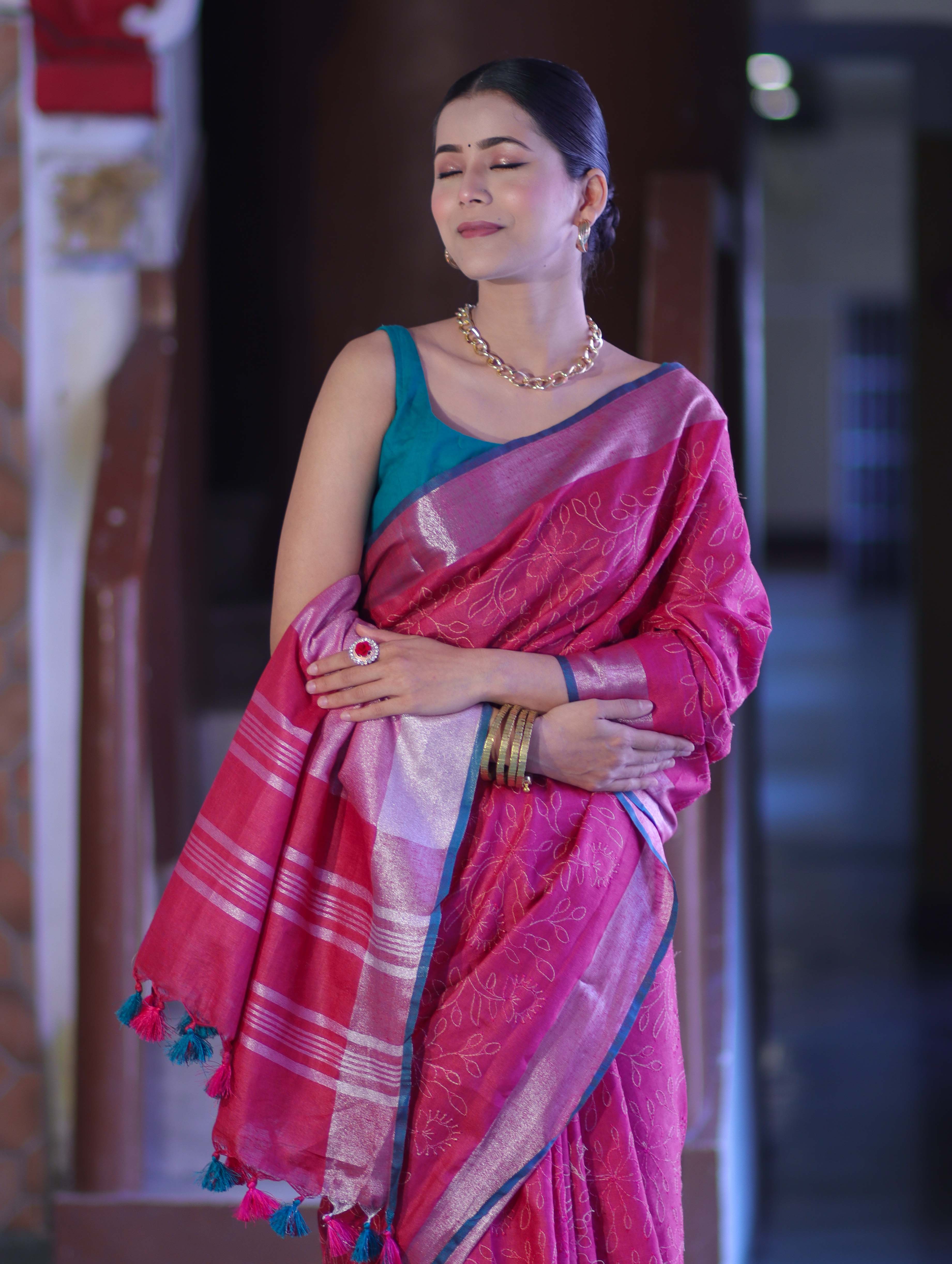 Bhagalpur Handloom Pure Linen Saree With Floral Thread Embroidery-Magenta & Green