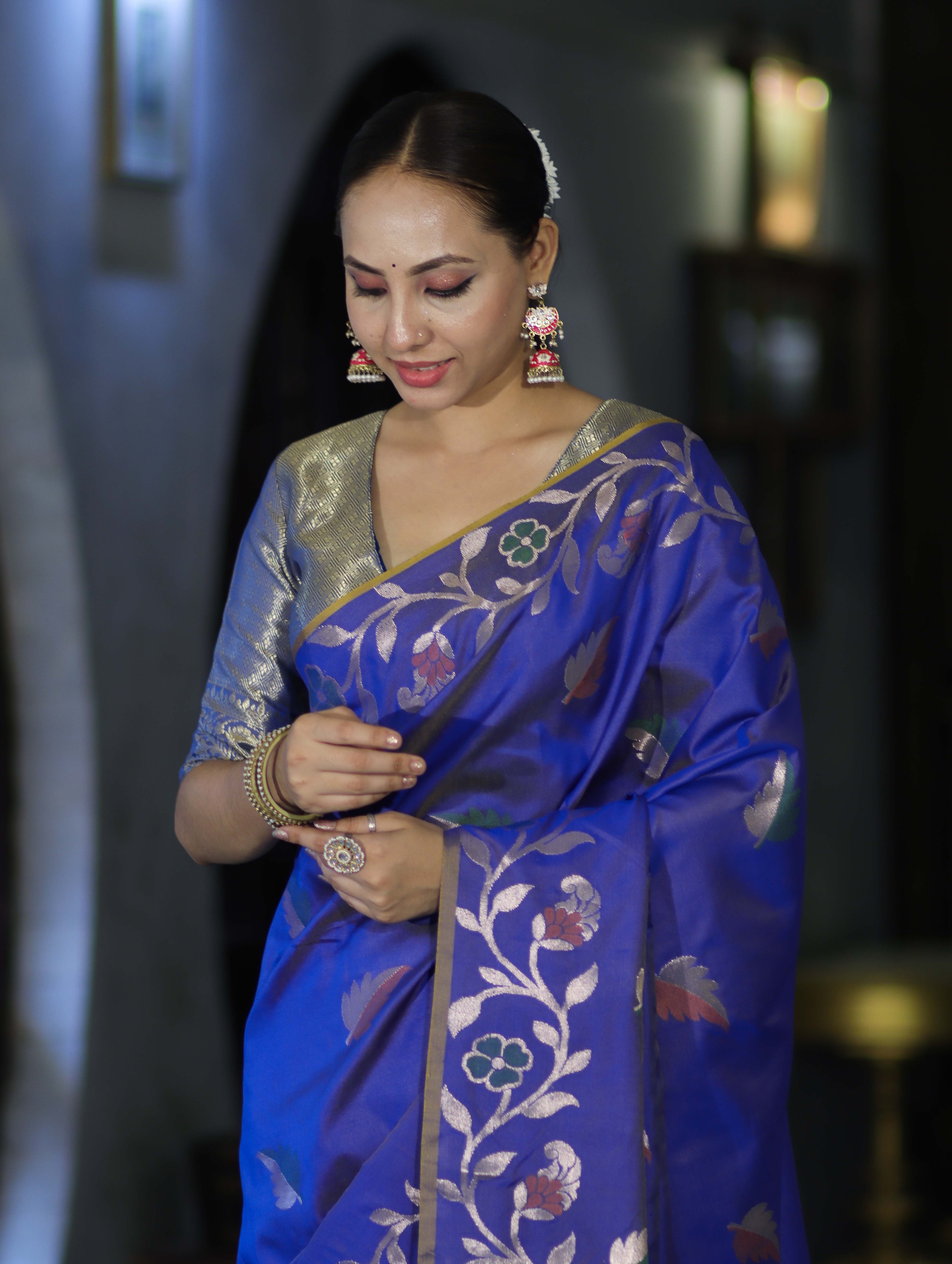 Banarasee Handloom Semi Silk Saree With Leaf Pattern & Floral Zari Border-Blue (Dual Tone)