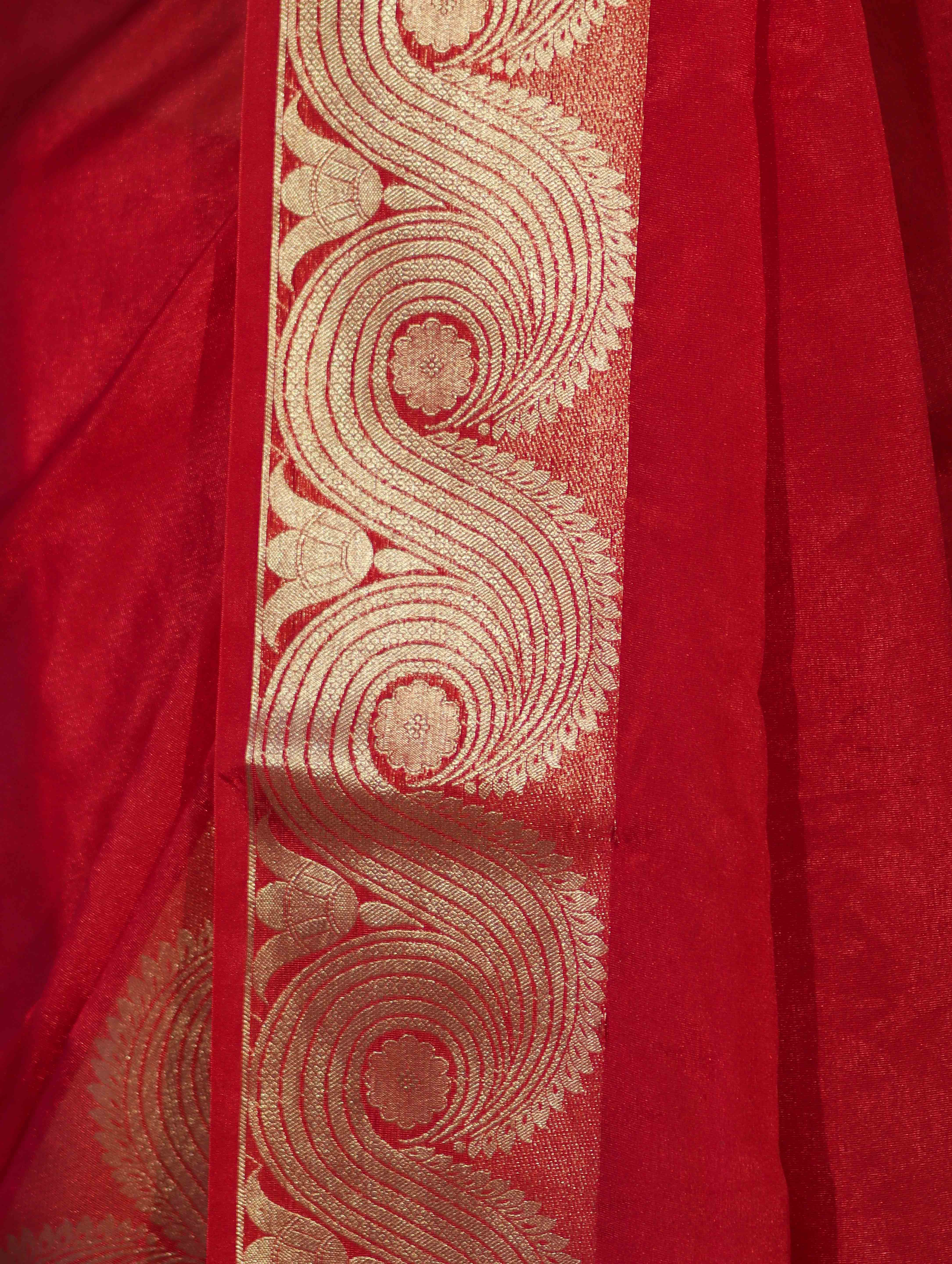 Banarasee Handloom Semi Silk Plain Saree With Gold Zari Woven Border-Red