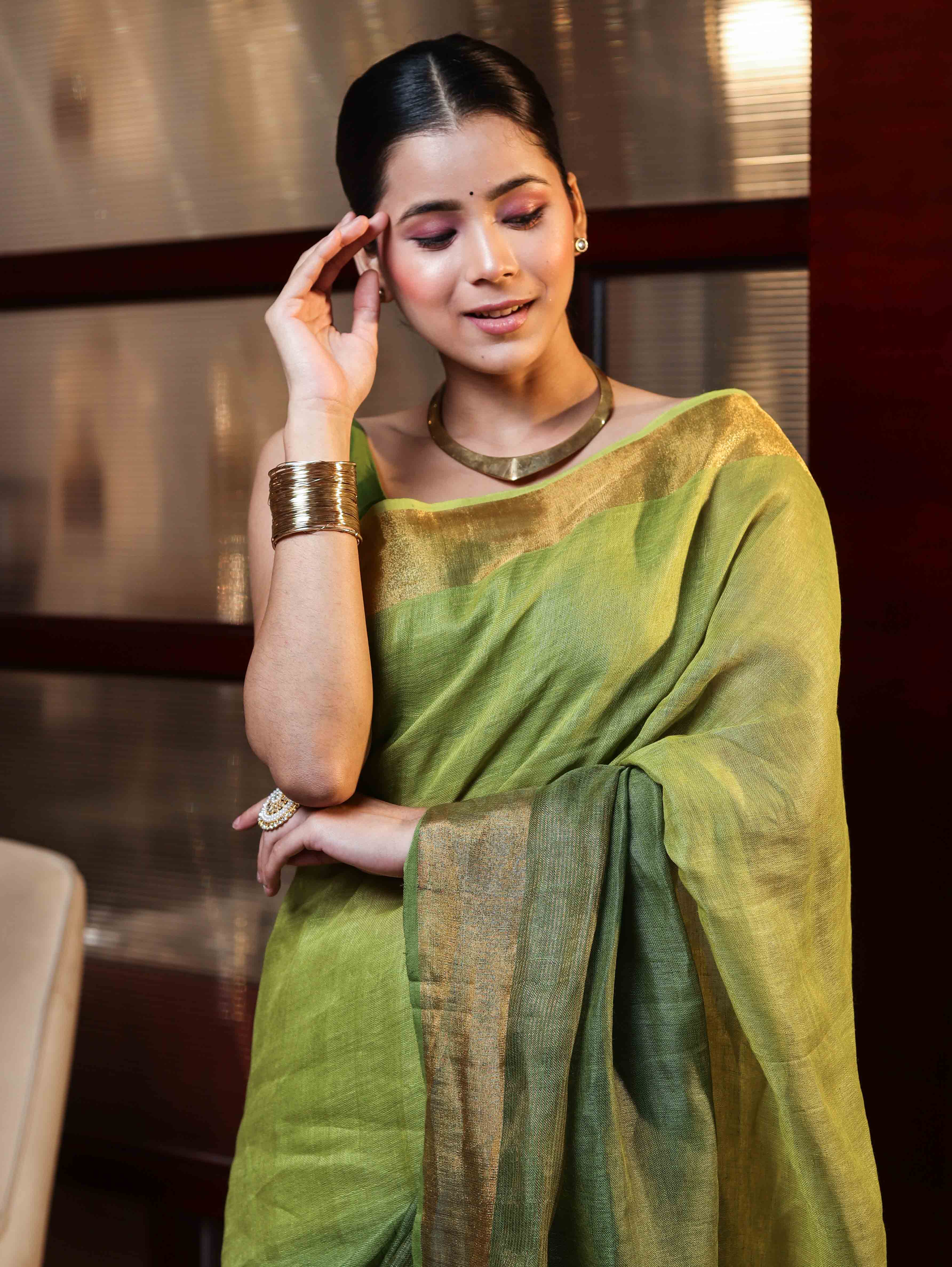 Banarasee Handloom Pure Linen Saree With Gold Zari Border-Green (Dual Tone)