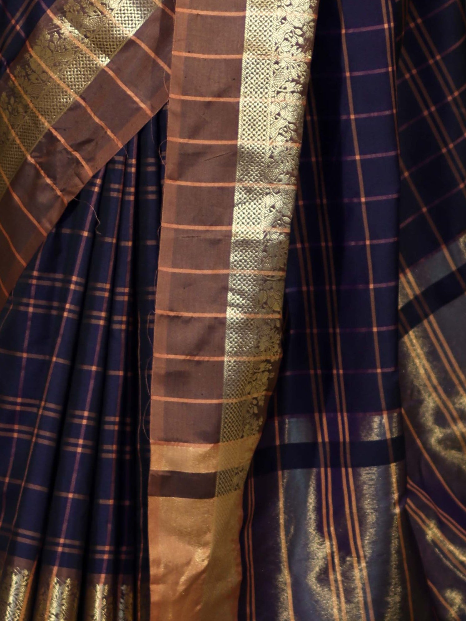 Banarasee Handloom Semi Silk Saree With Checks Pattern & Contrast Border-Violet & Brown