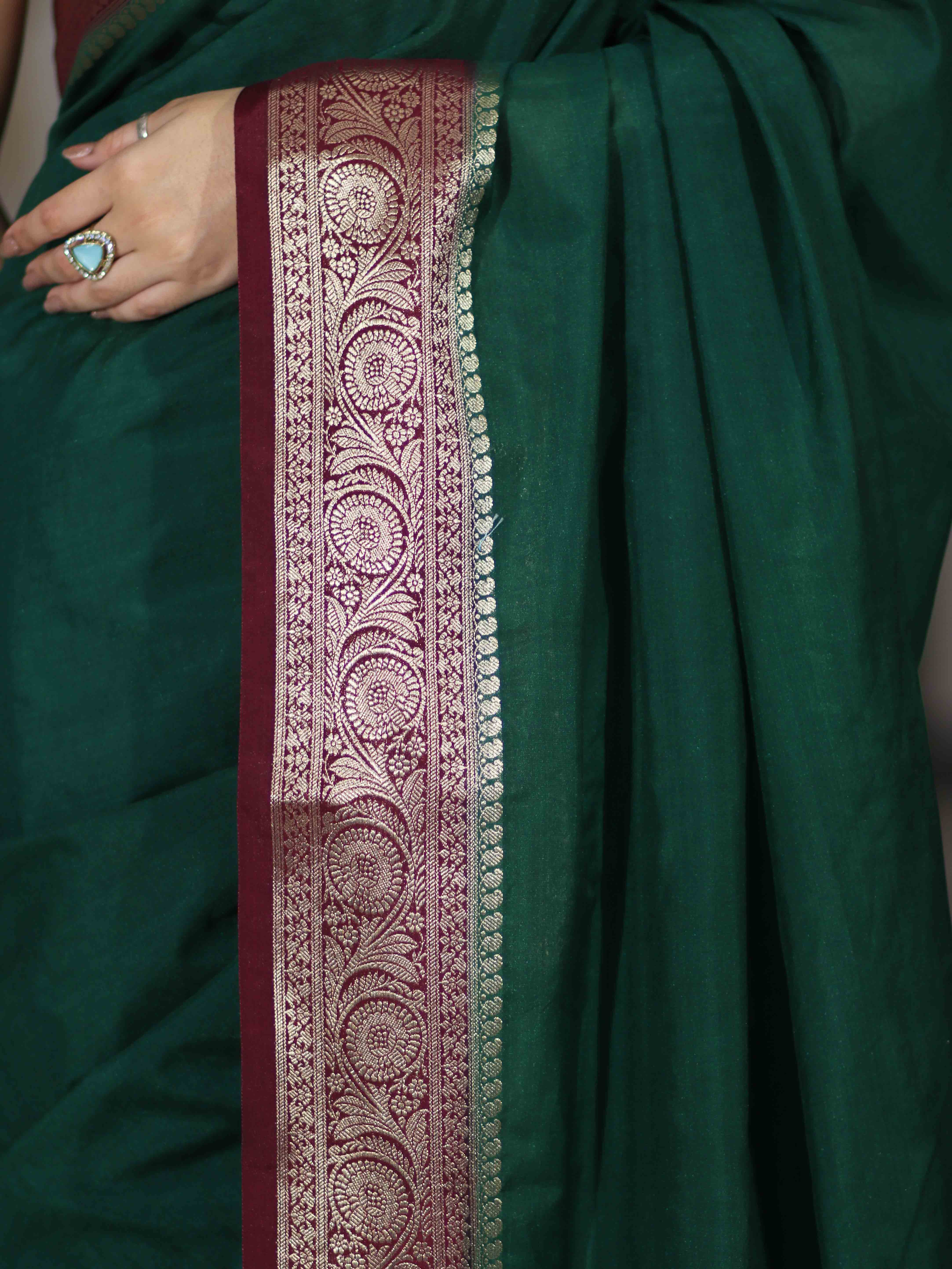 Banarasee Handloom Plain Semi Silk Saree With Zari Woven Contrast Border-Green & Maroon