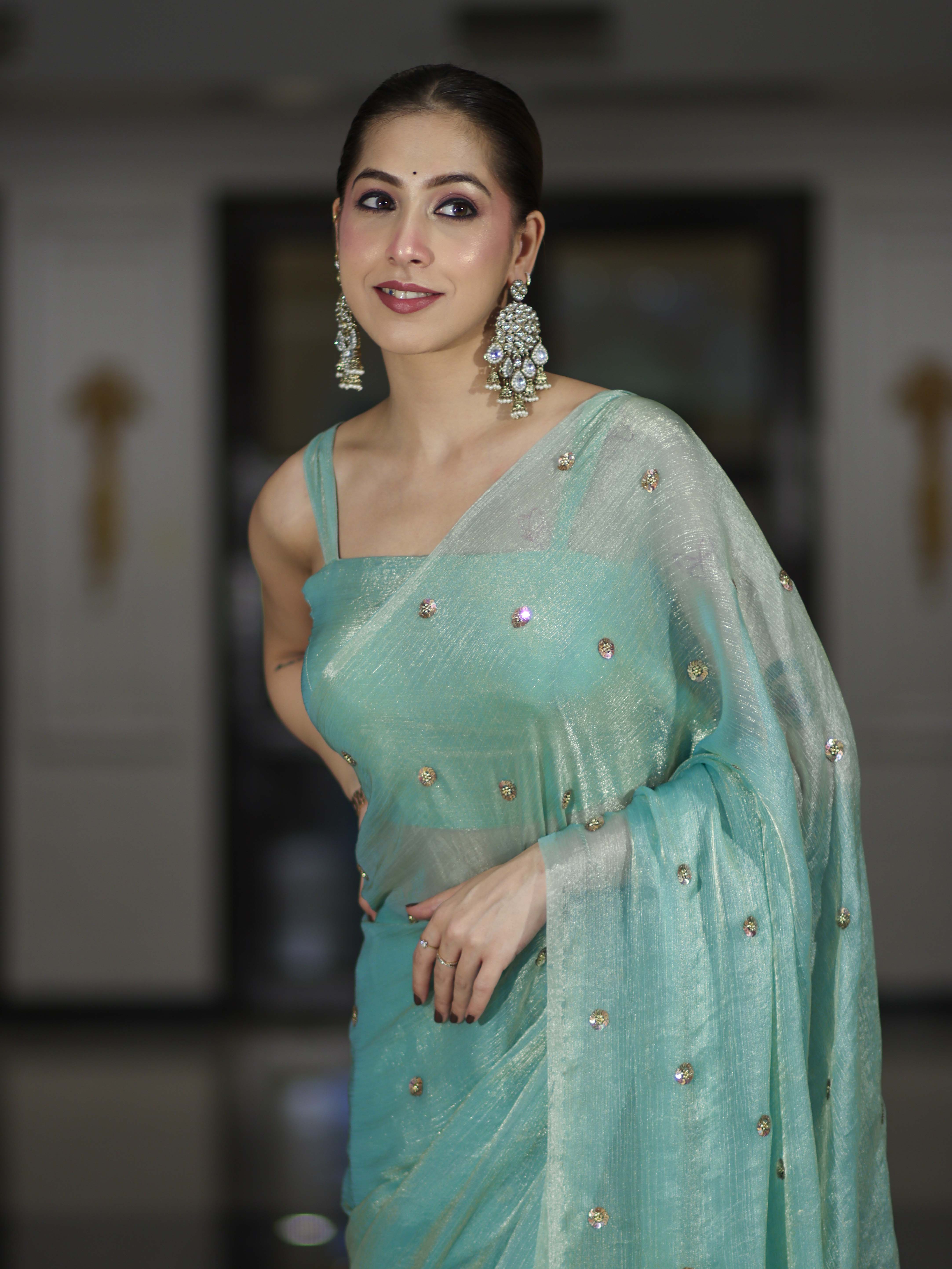 Banarasee Handwoven Dual Shaded Chiffon Saree With Aari Motifs-Light Green