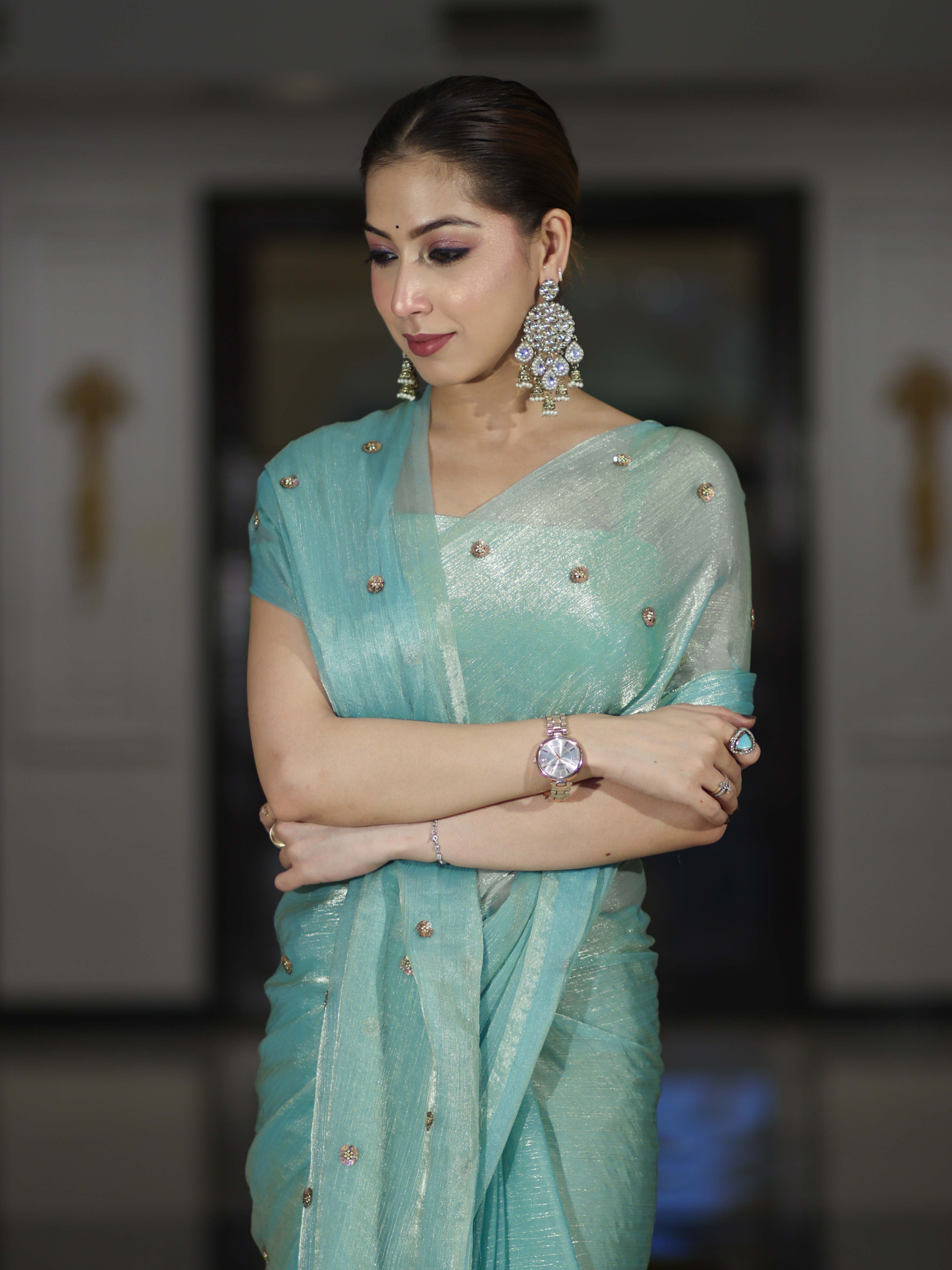 Banarasee Handwoven Dual Shaded Chiffon Saree With Aari Motifs-Light Green