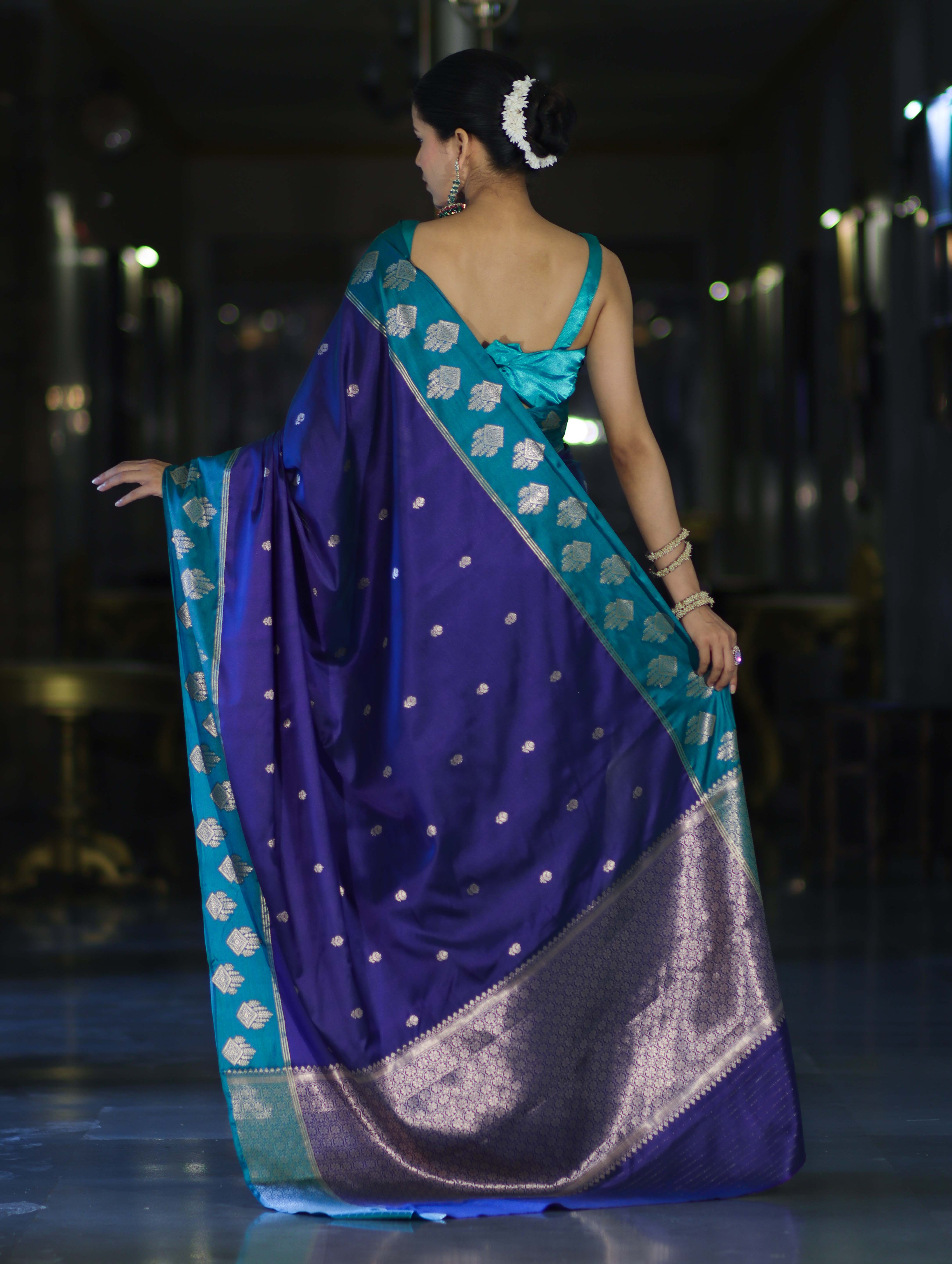 Banarasee Handloom Dual Tone Semi Silk Saree With Buti Design & Contrast Border-Violet & Teal Green