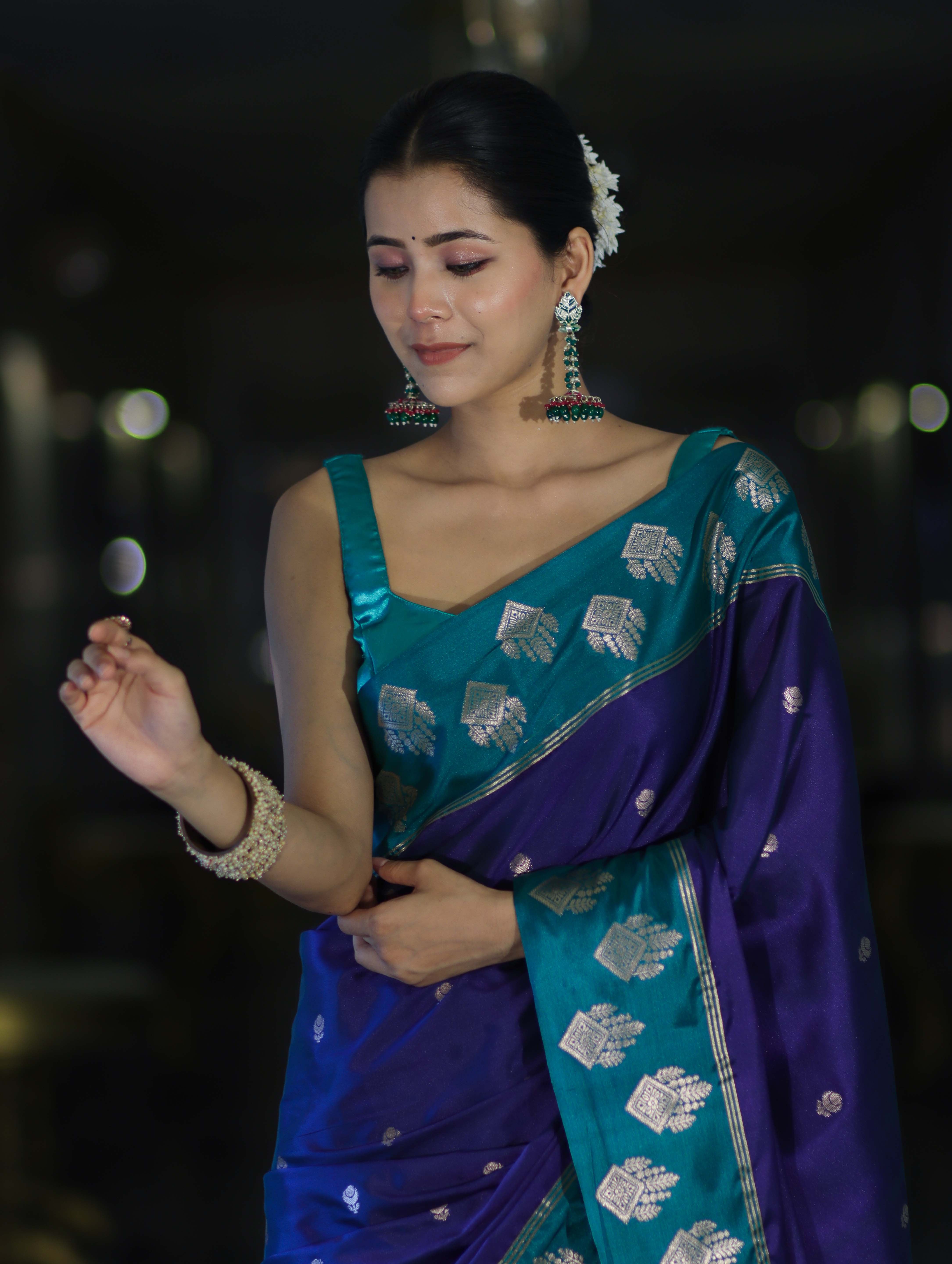 Banarasee Handloom Dual Tone Semi Silk Saree With Buti Design & Contrast Border-Violet & Teal Green